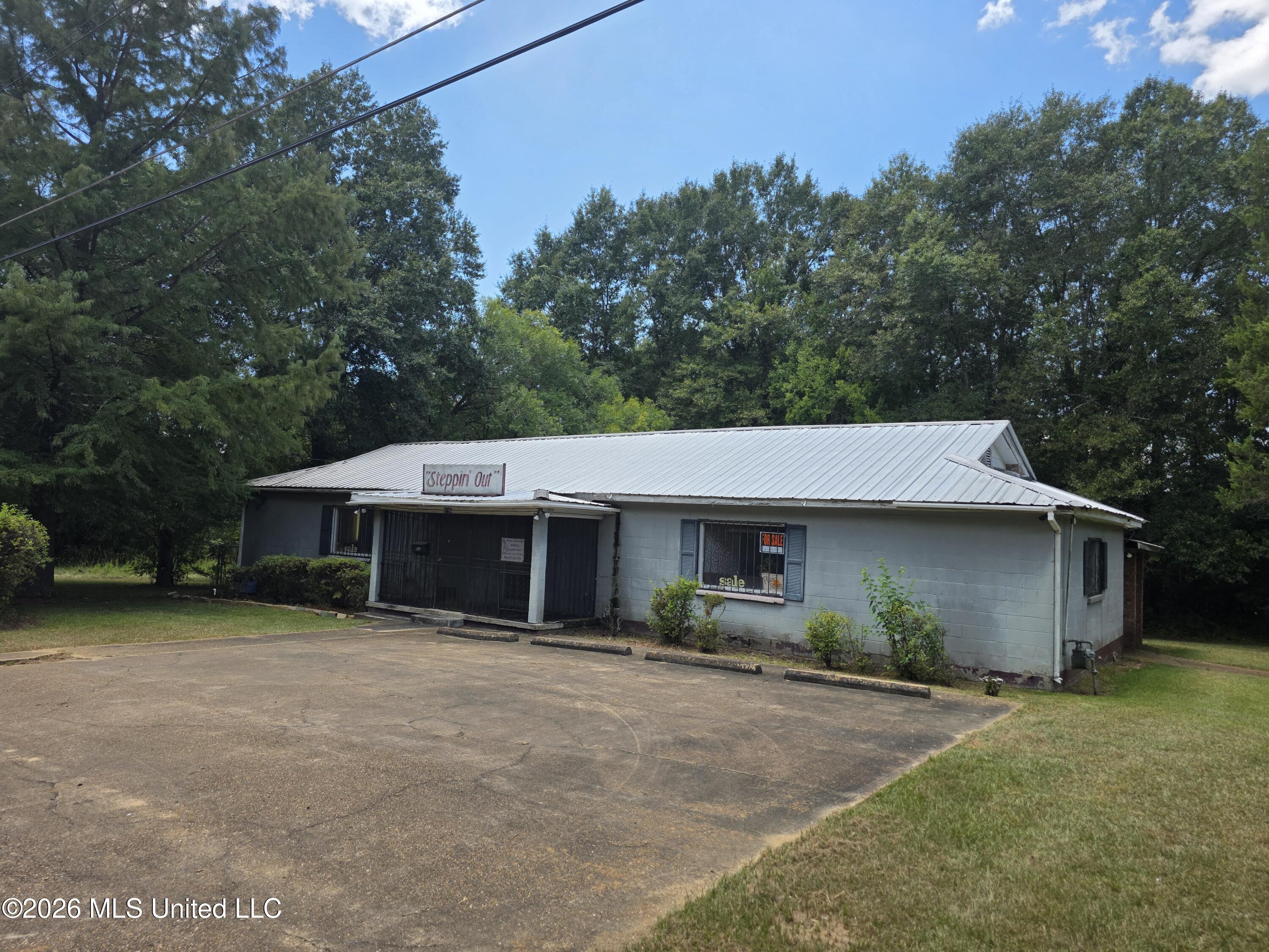 429 Dyson Drive Property Photo 4