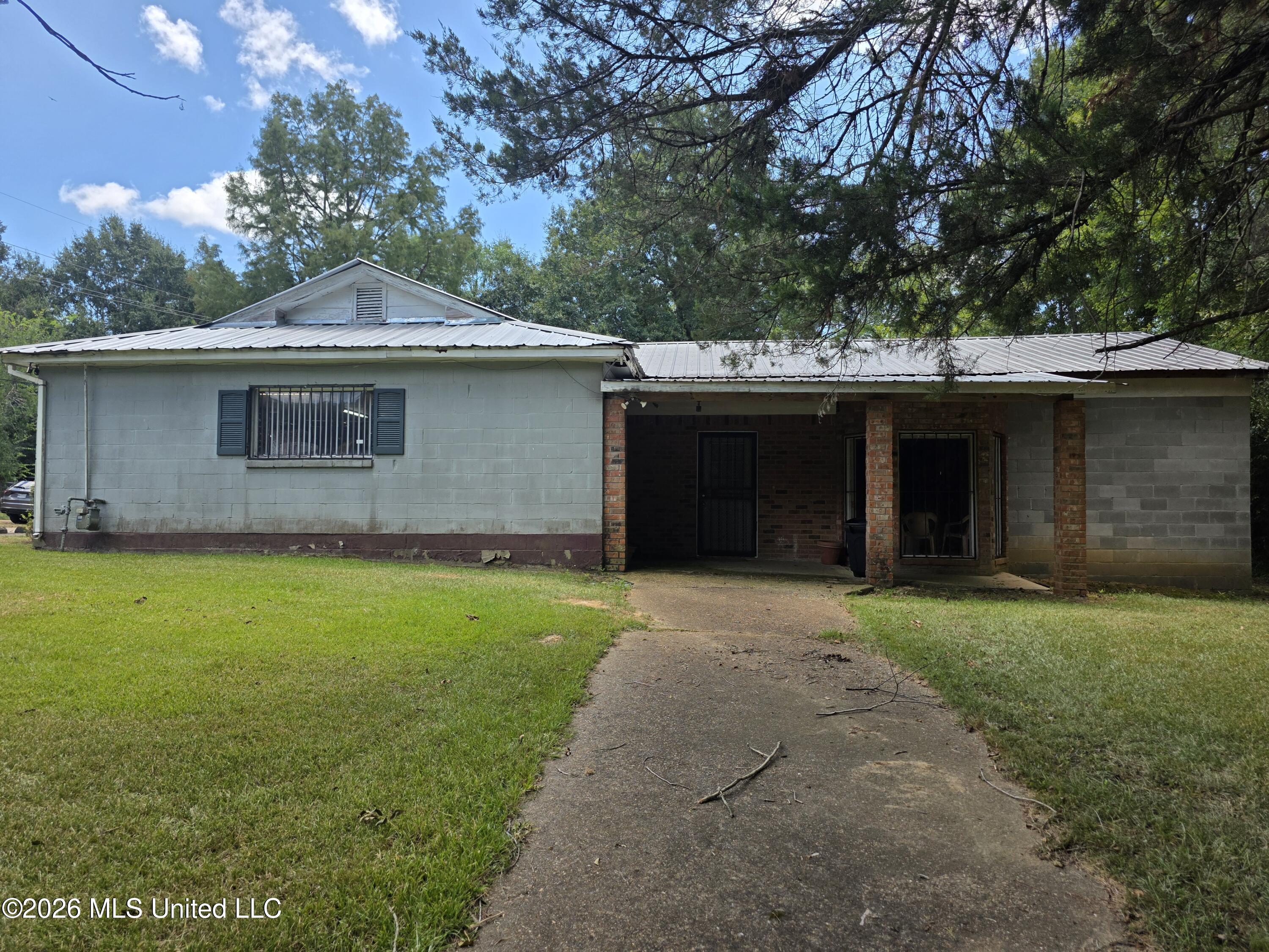 429 Dyson Drive Property Photo 5