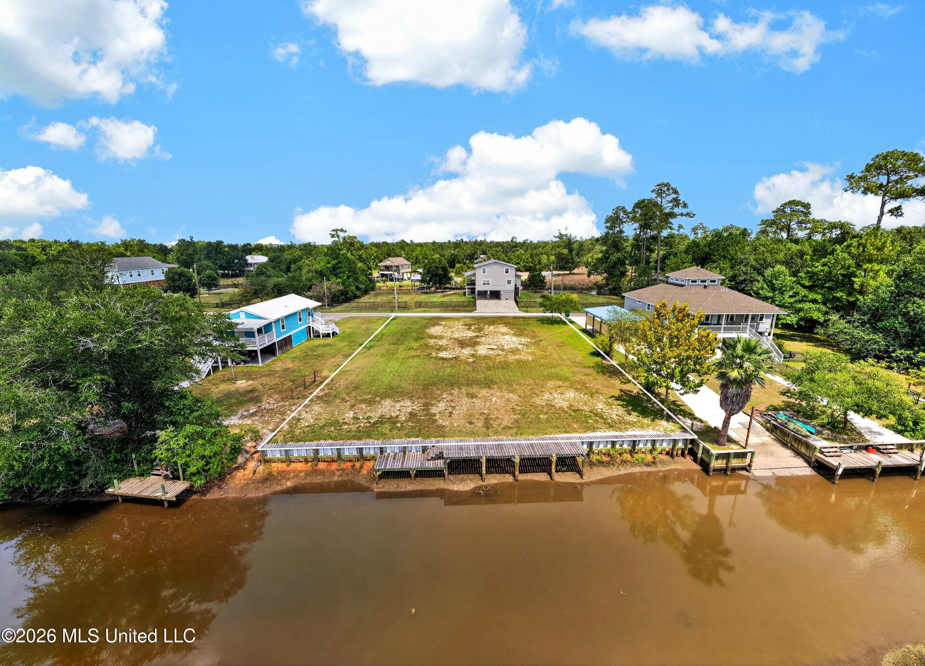 2035 Hollywood Drive Property Photo 1