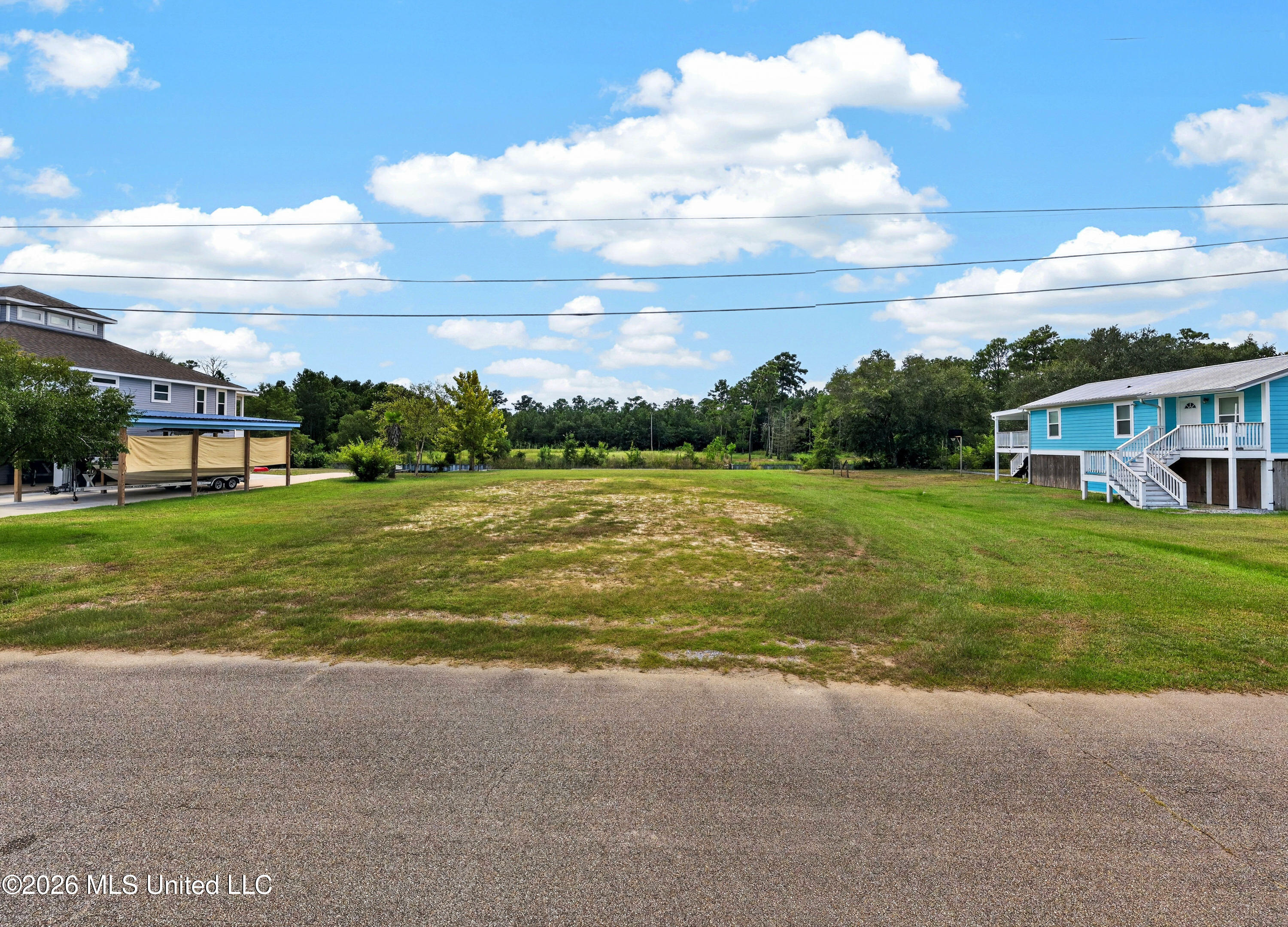 2035 Hollywood Drive Property Photo 7