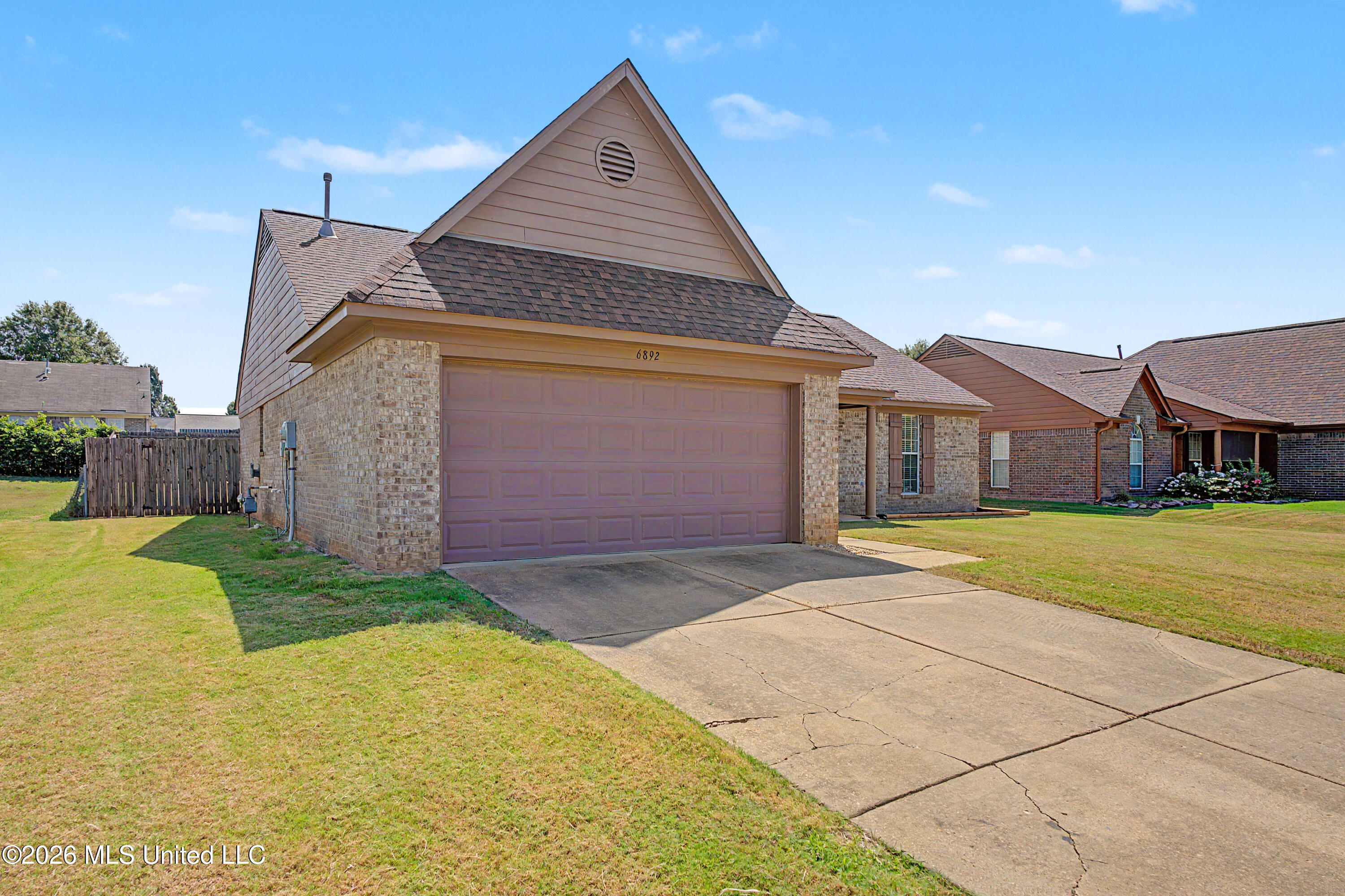 6892 Tealwood Drive Property Photo 5