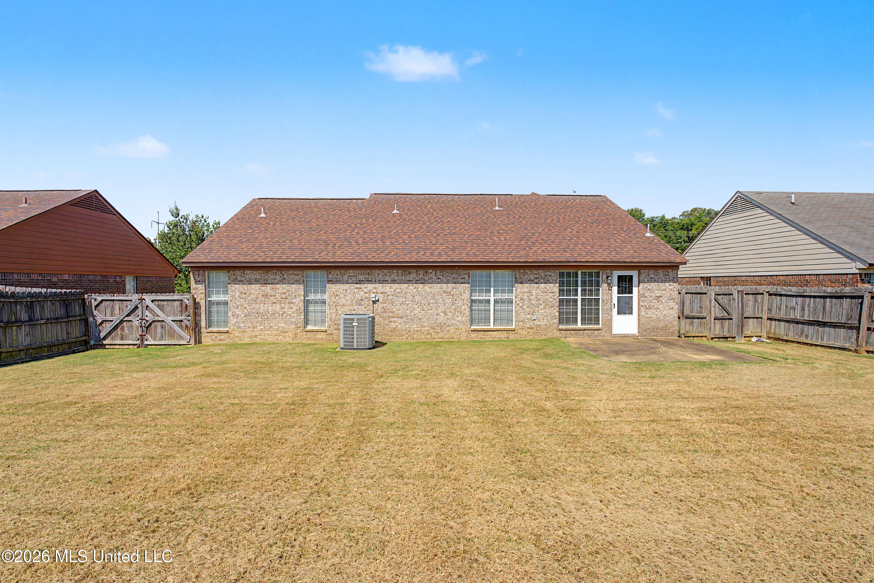 6892 Tealwood Drive Property Photo 7