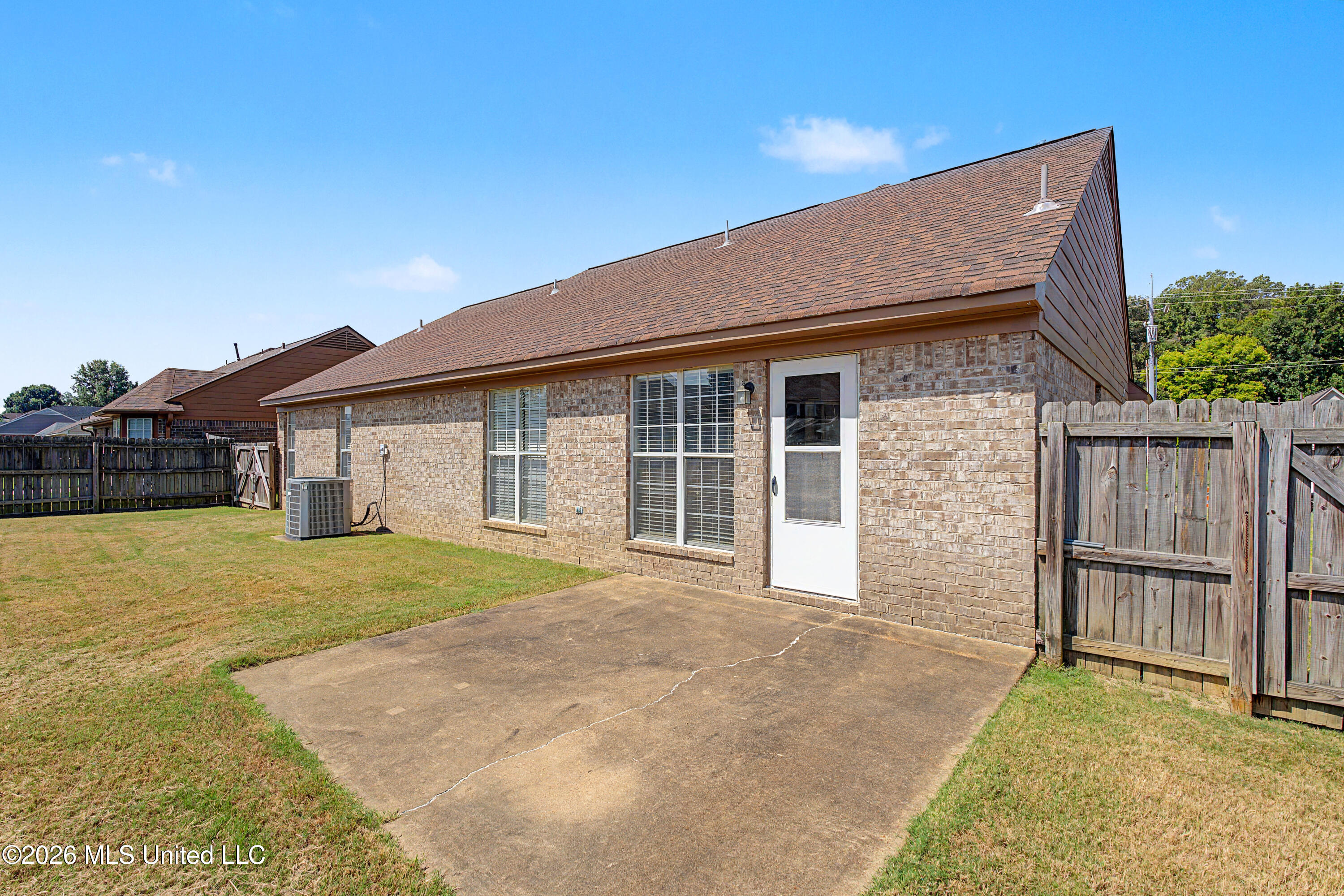 6892 Tealwood Drive Property Photo 9