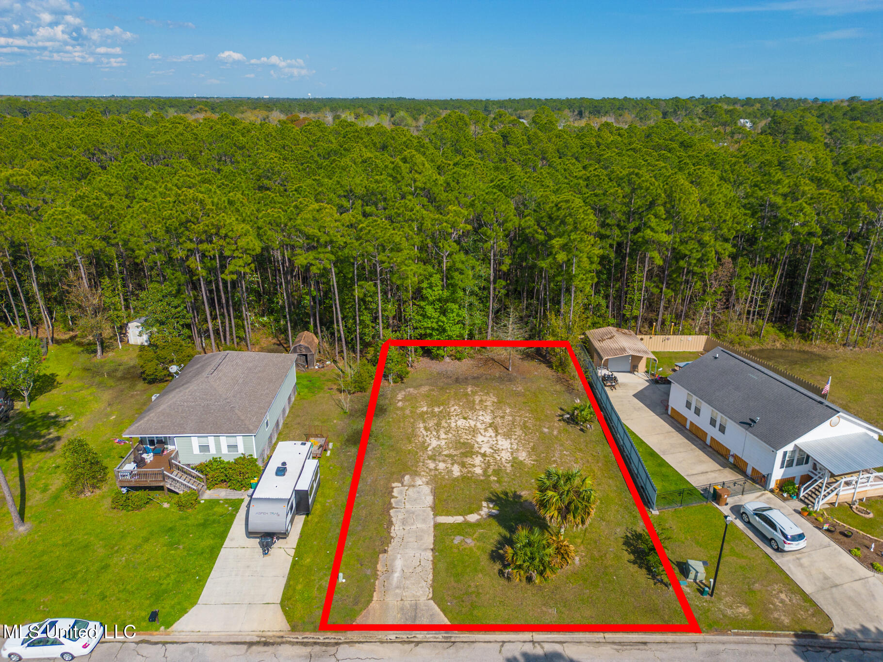 814 Deer Trail Lane Property Photo 3