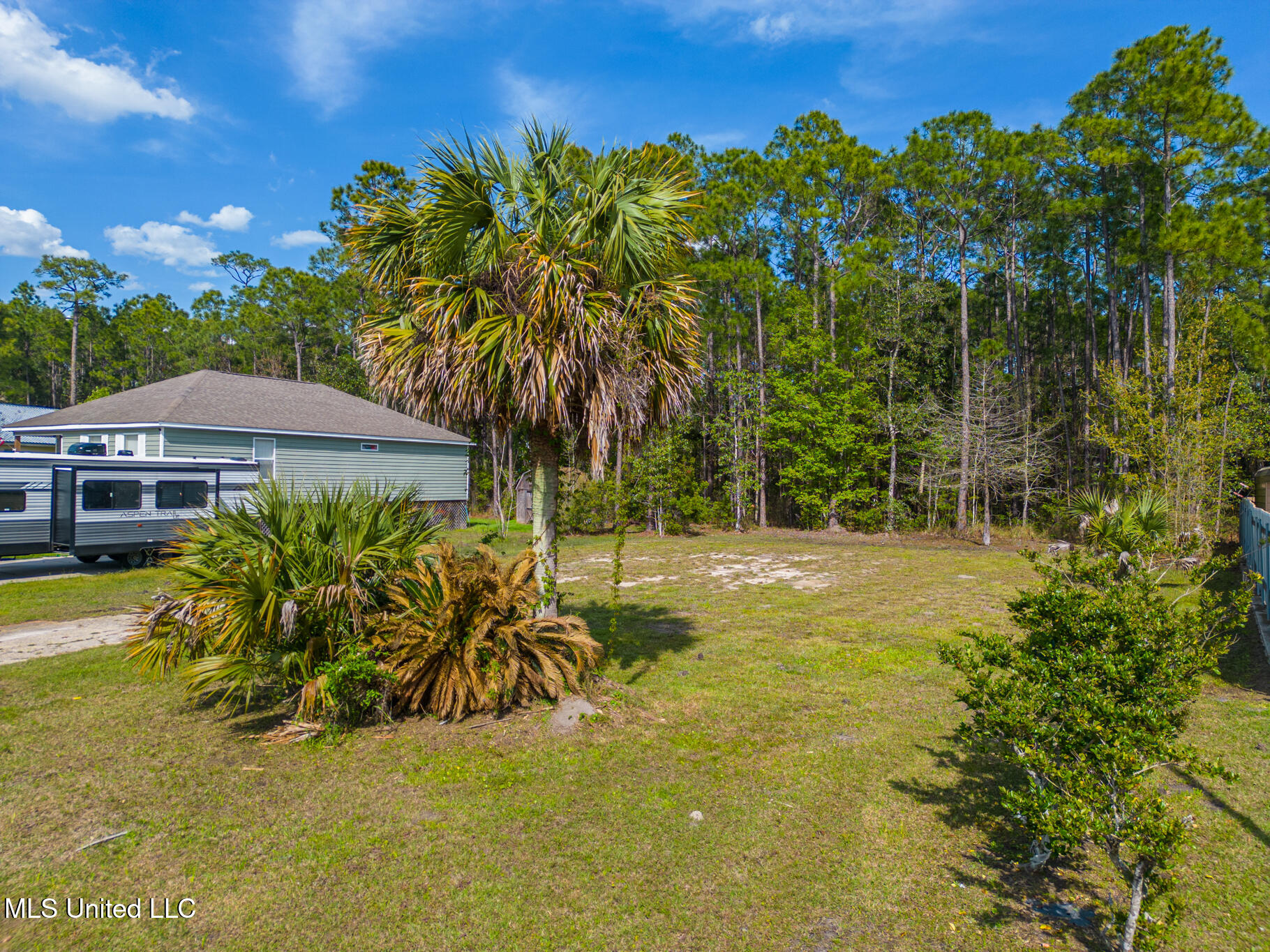 814 Deer Trail Lane Property Photo 13