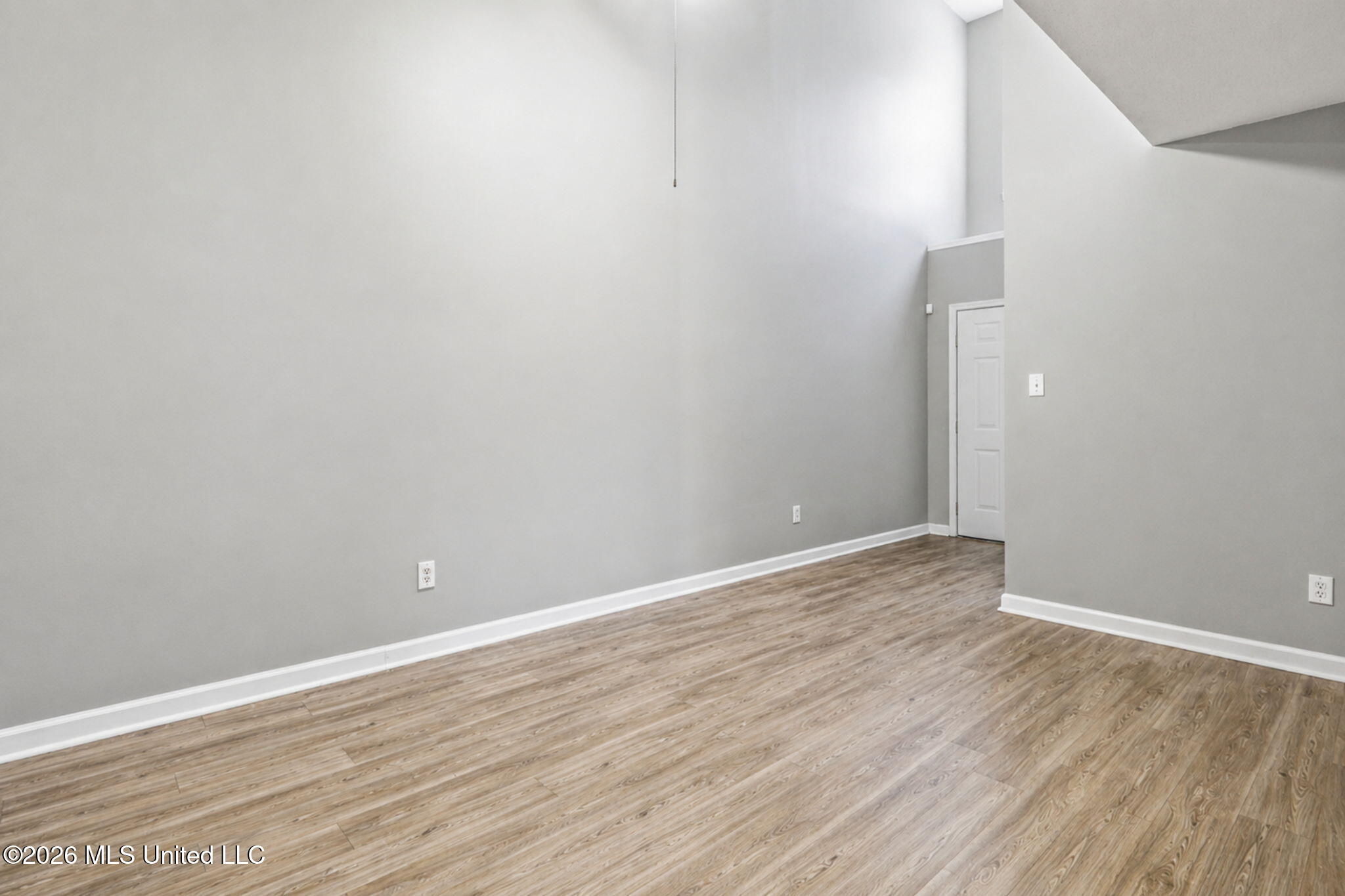 7270 Illinois Central Avenue Property Photo 5