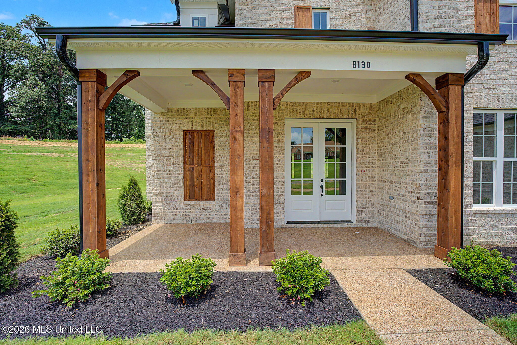 8130 Soaring Oaks Drive Property Photo 6
