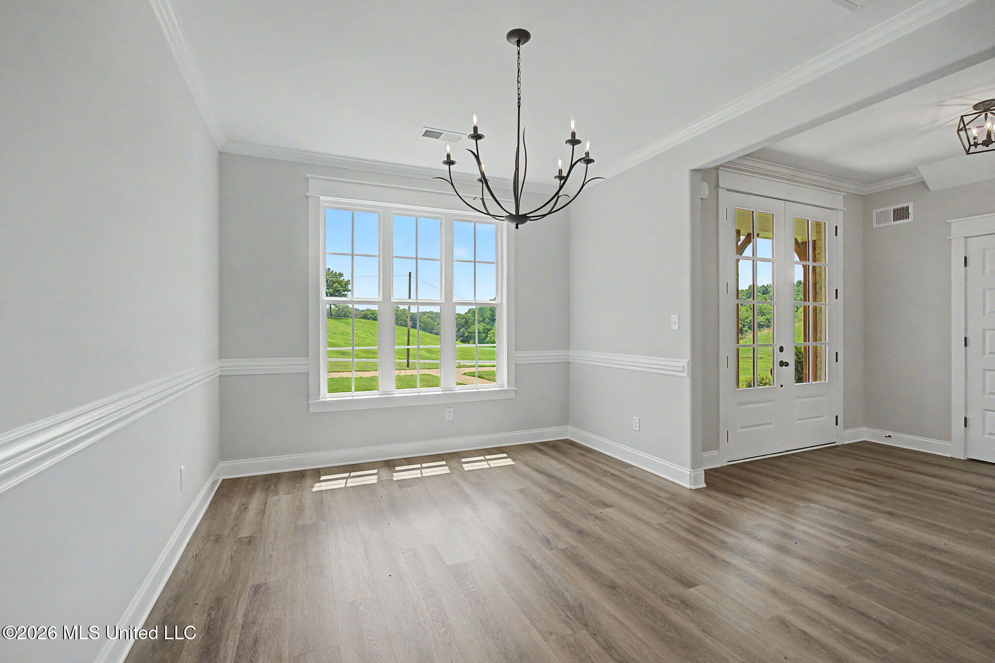 8130 Soaring Oaks Drive Property Photo 8