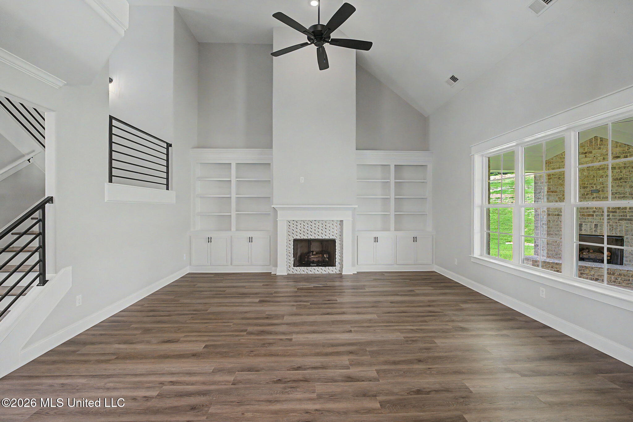 8130 Soaring Oaks Drive Property Photo 10