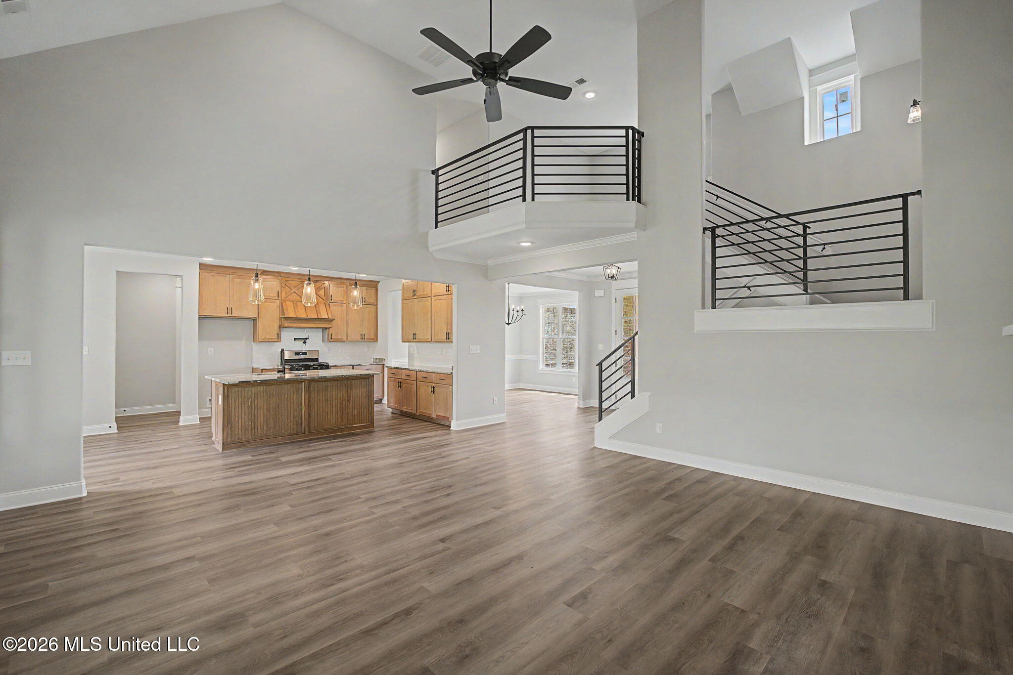 8130 Soaring Oaks Drive Property Photo 12