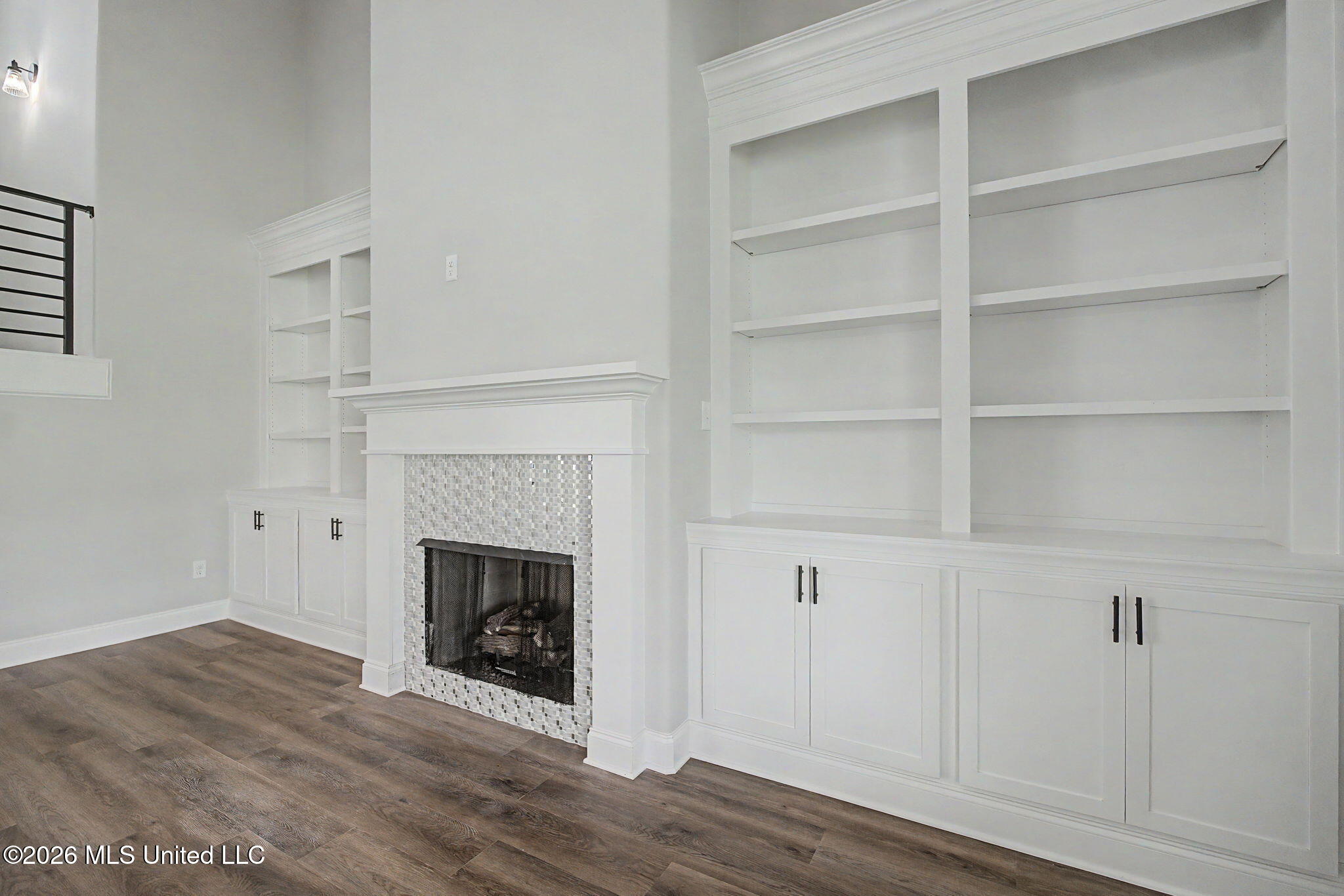 8130 Soaring Oaks Drive Property Photo 13