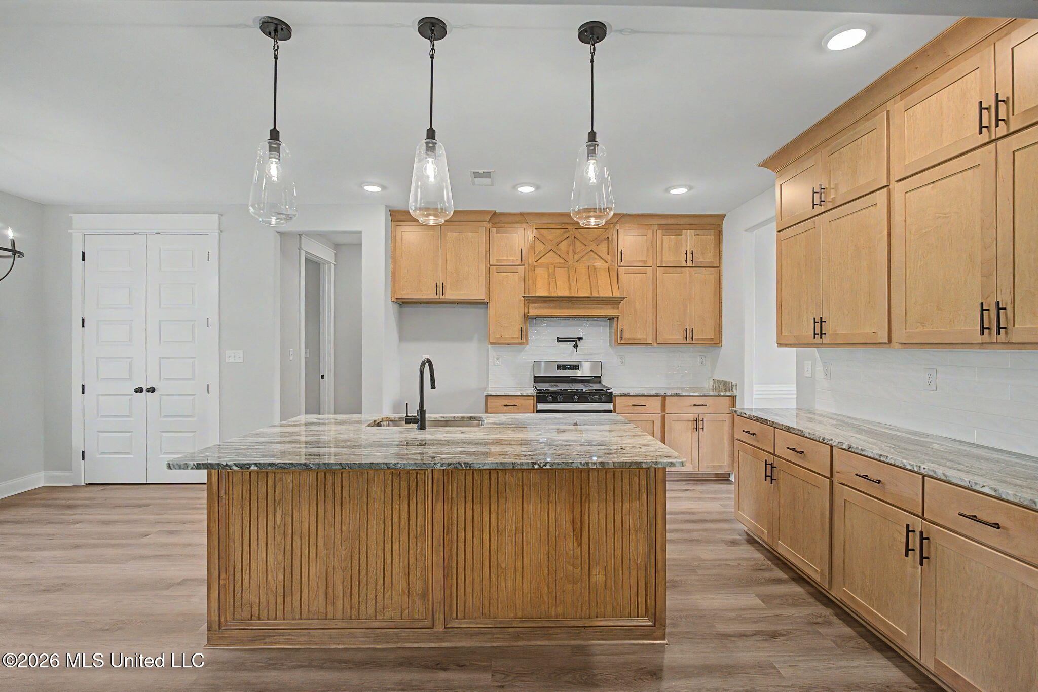 8130 Soaring Oaks Drive Property Photo 14