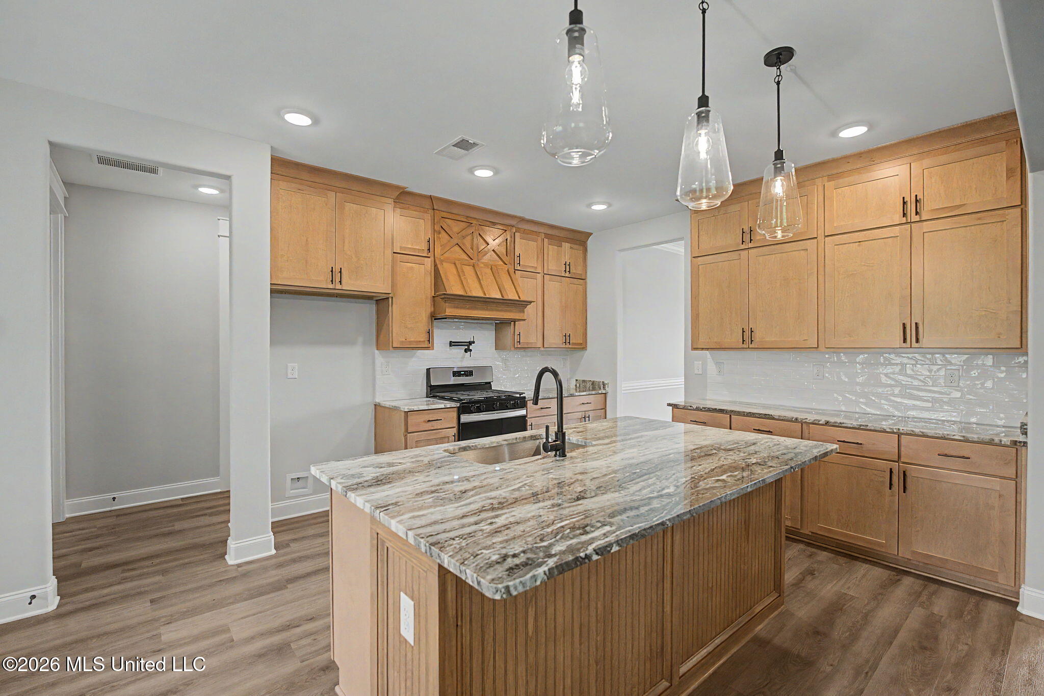 8130 Soaring Oaks Drive Property Photo 15