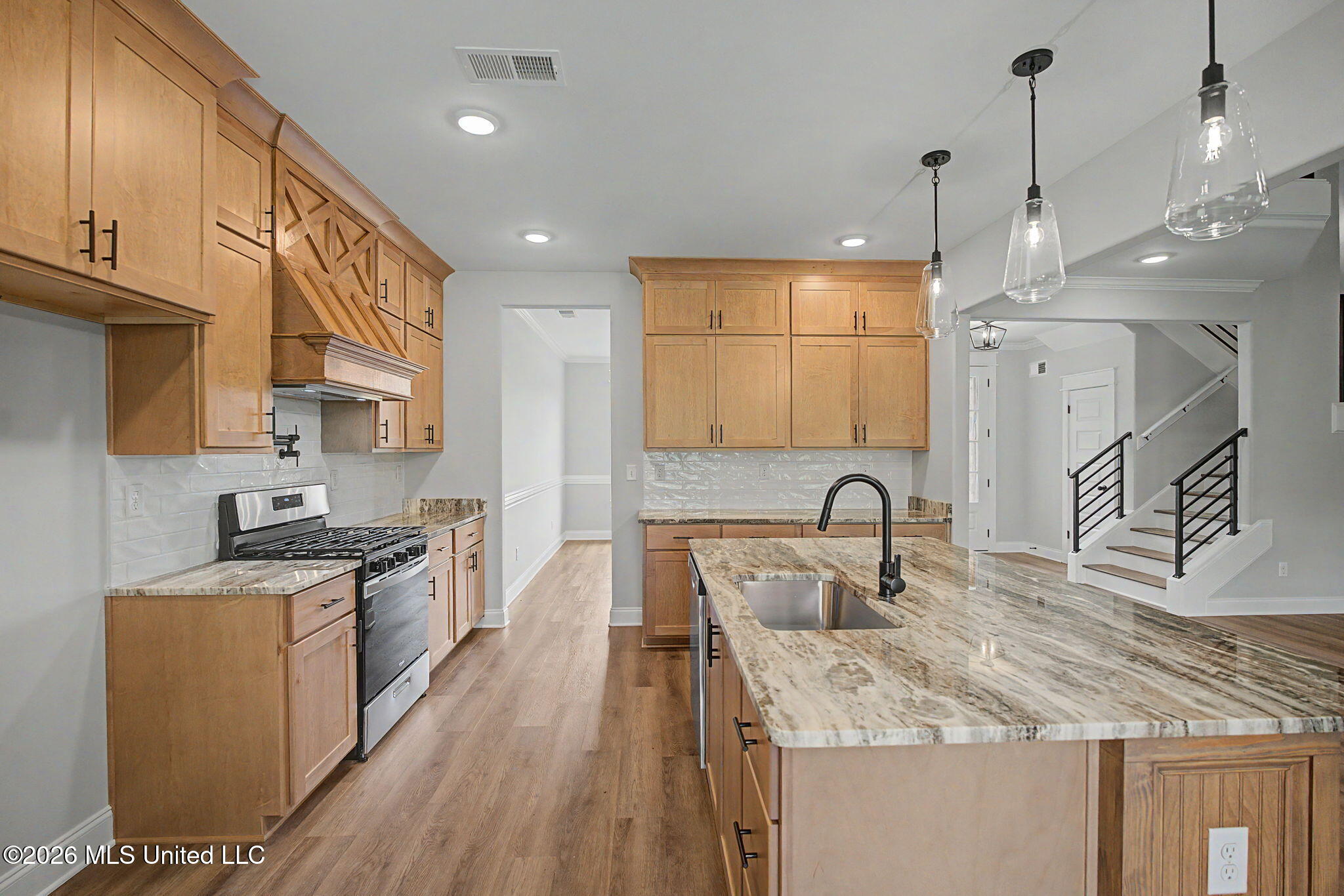 8130 Soaring Oaks Drive Property Photo 16