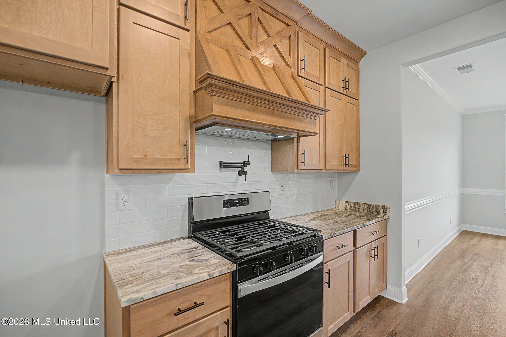 8130 Soaring Oaks Drive Property Photo 17