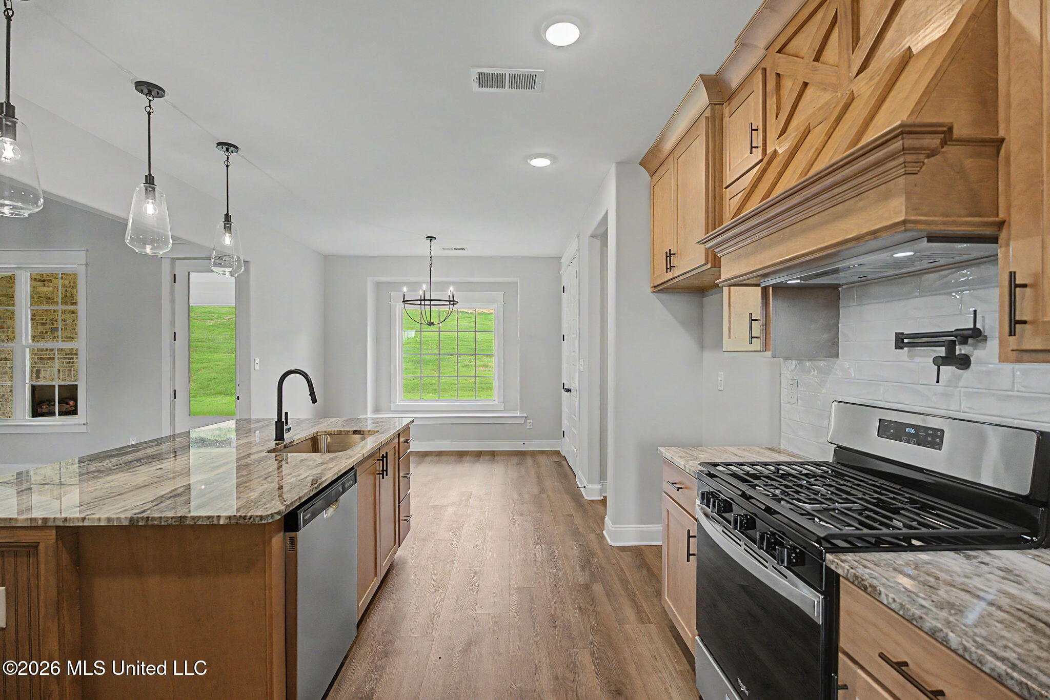 8130 Soaring Oaks Drive Property Photo 18