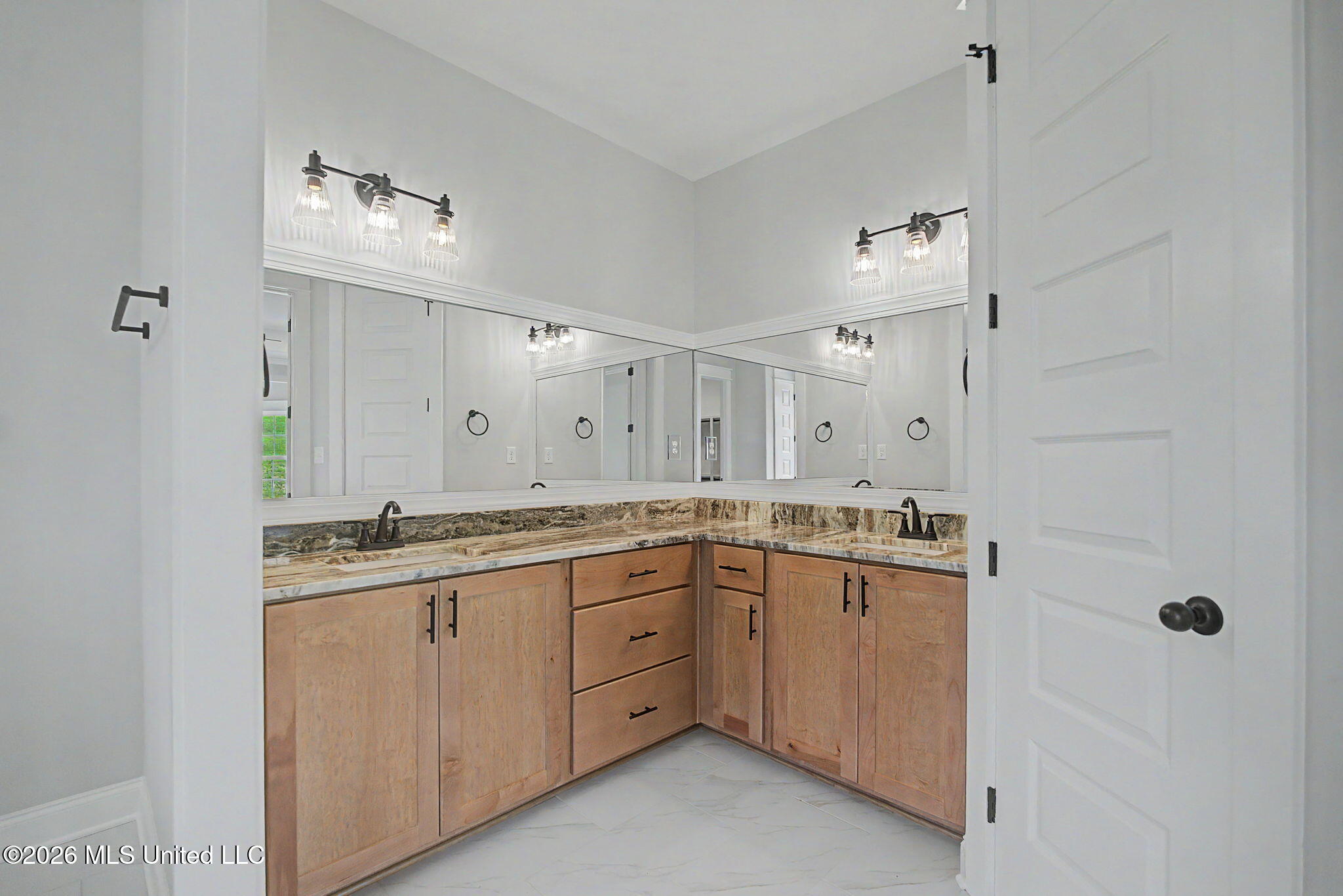 8130 Soaring Oaks Drive Property Photo 24