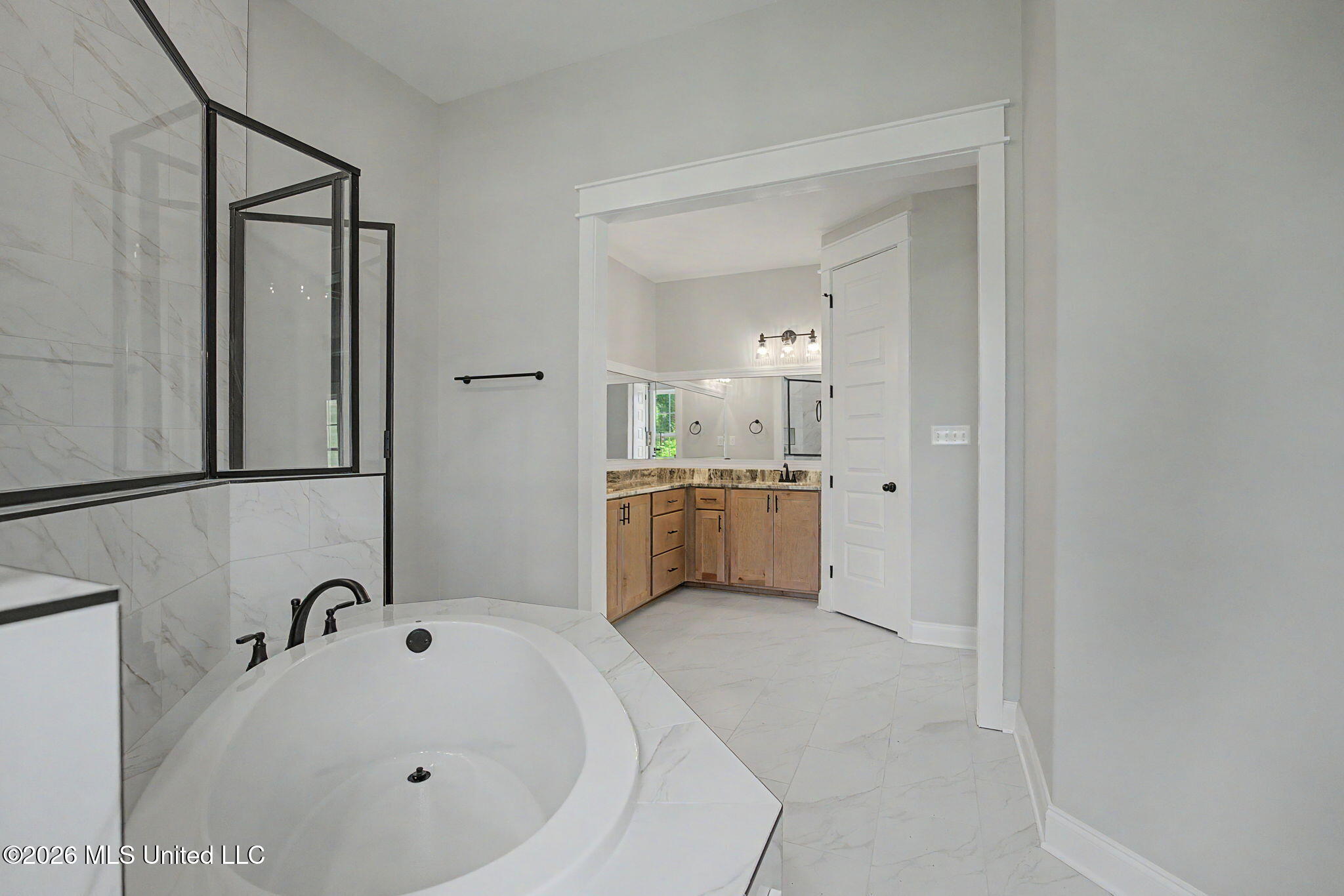 8130 Soaring Oaks Drive Property Photo 27