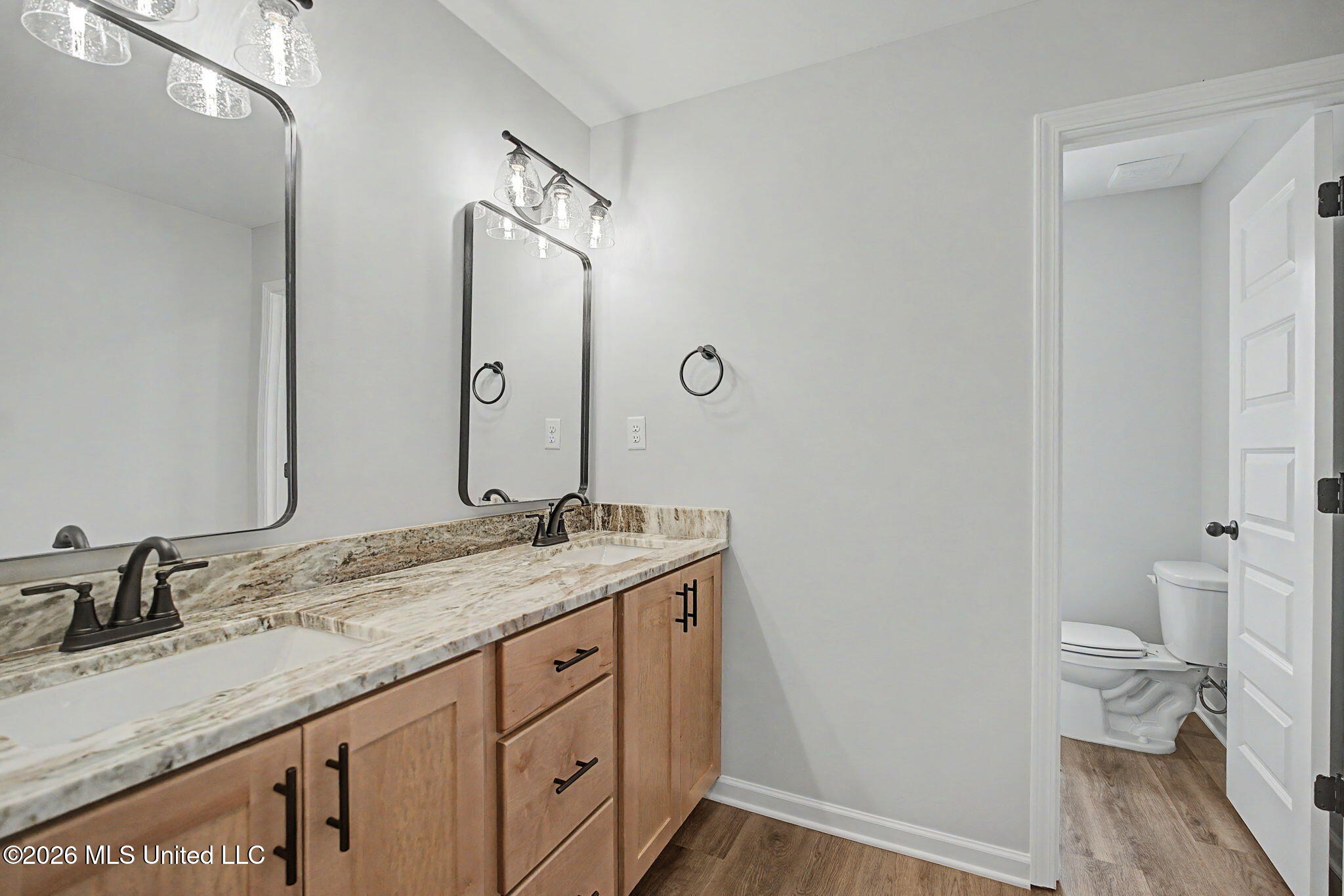 8130 Soaring Oaks Drive Property Photo 37