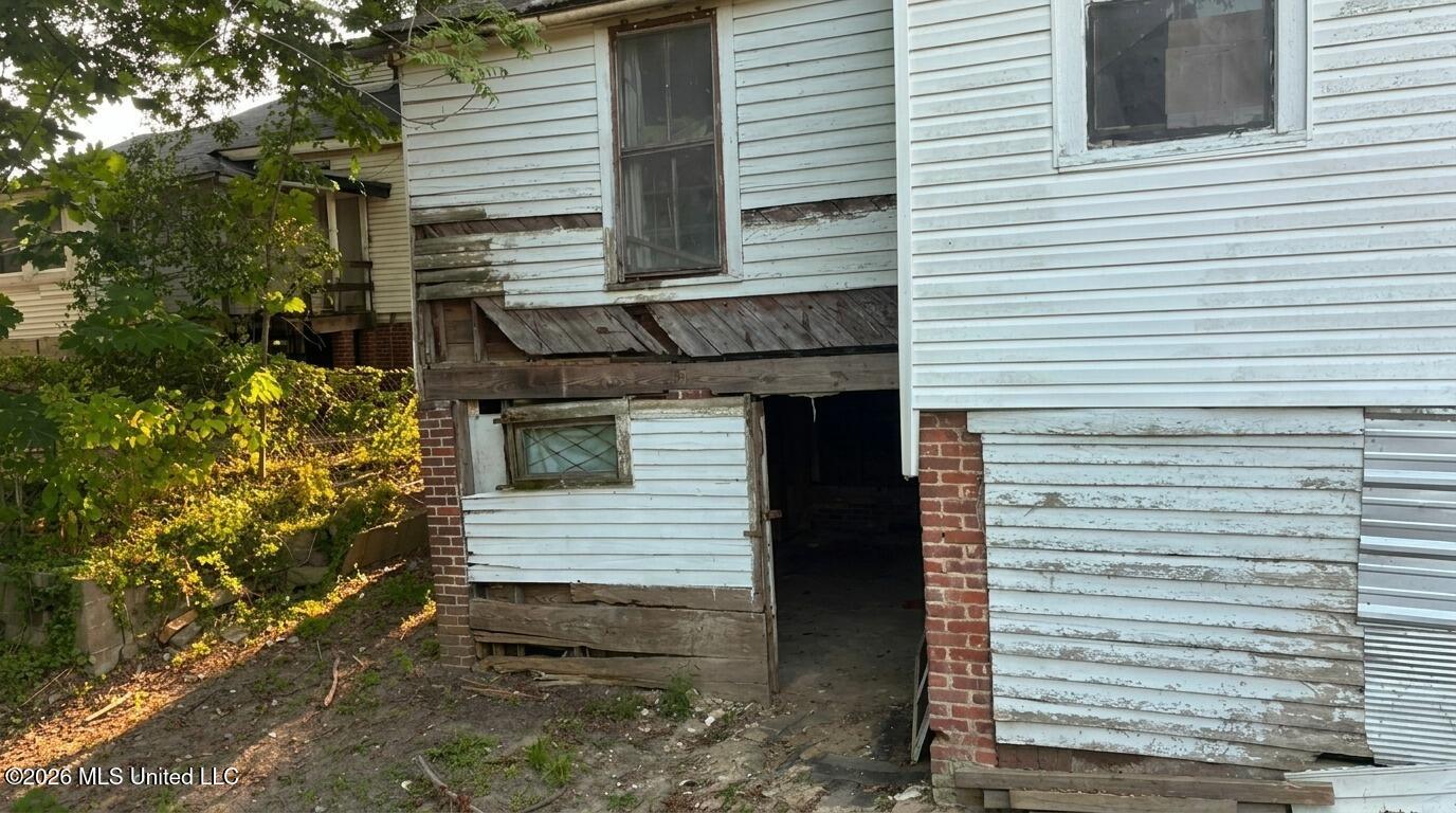 3401 Johnson Street Property Photo 6
