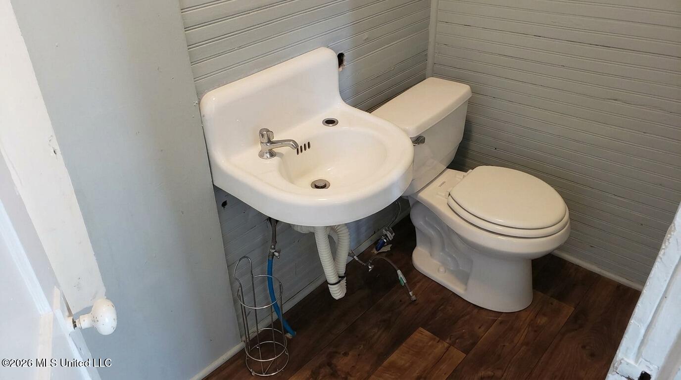3401 Johnson Street Property Photo 23