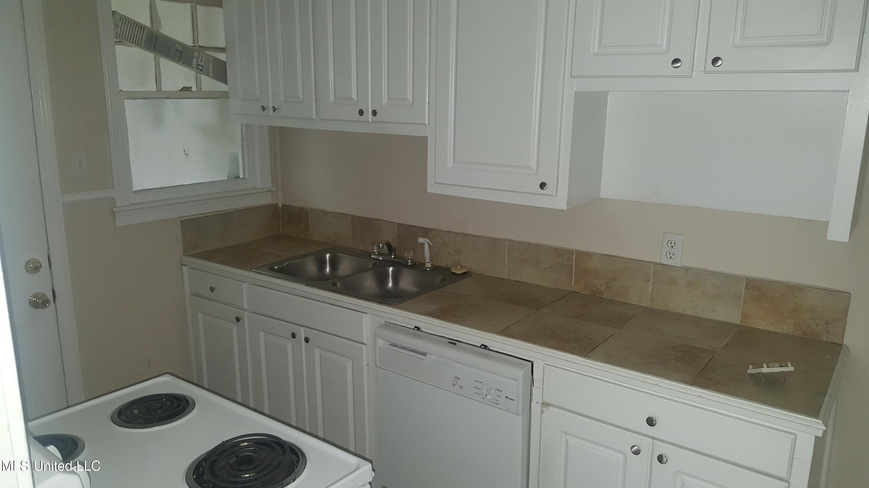 327 Decelle Street Property Photo 2