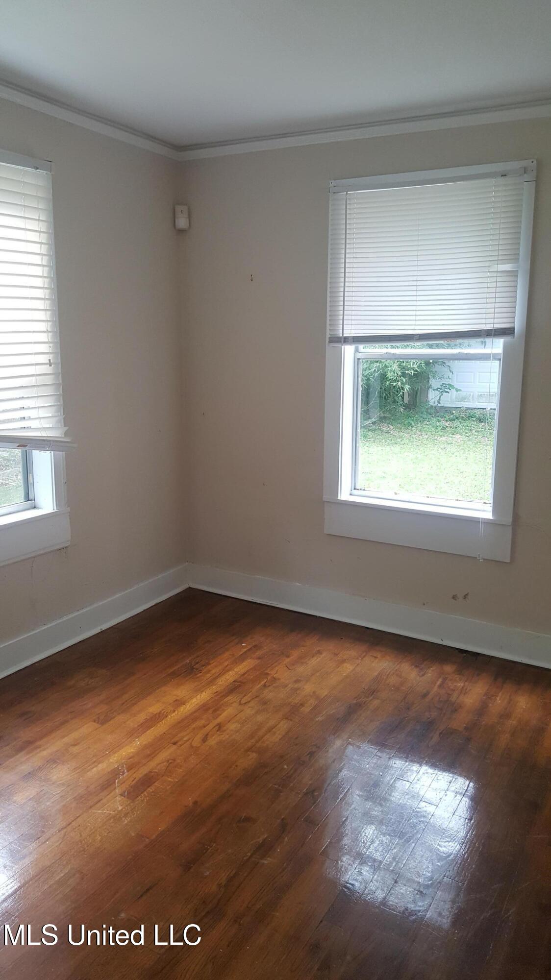 327 Decelle Street Property Photo 5
