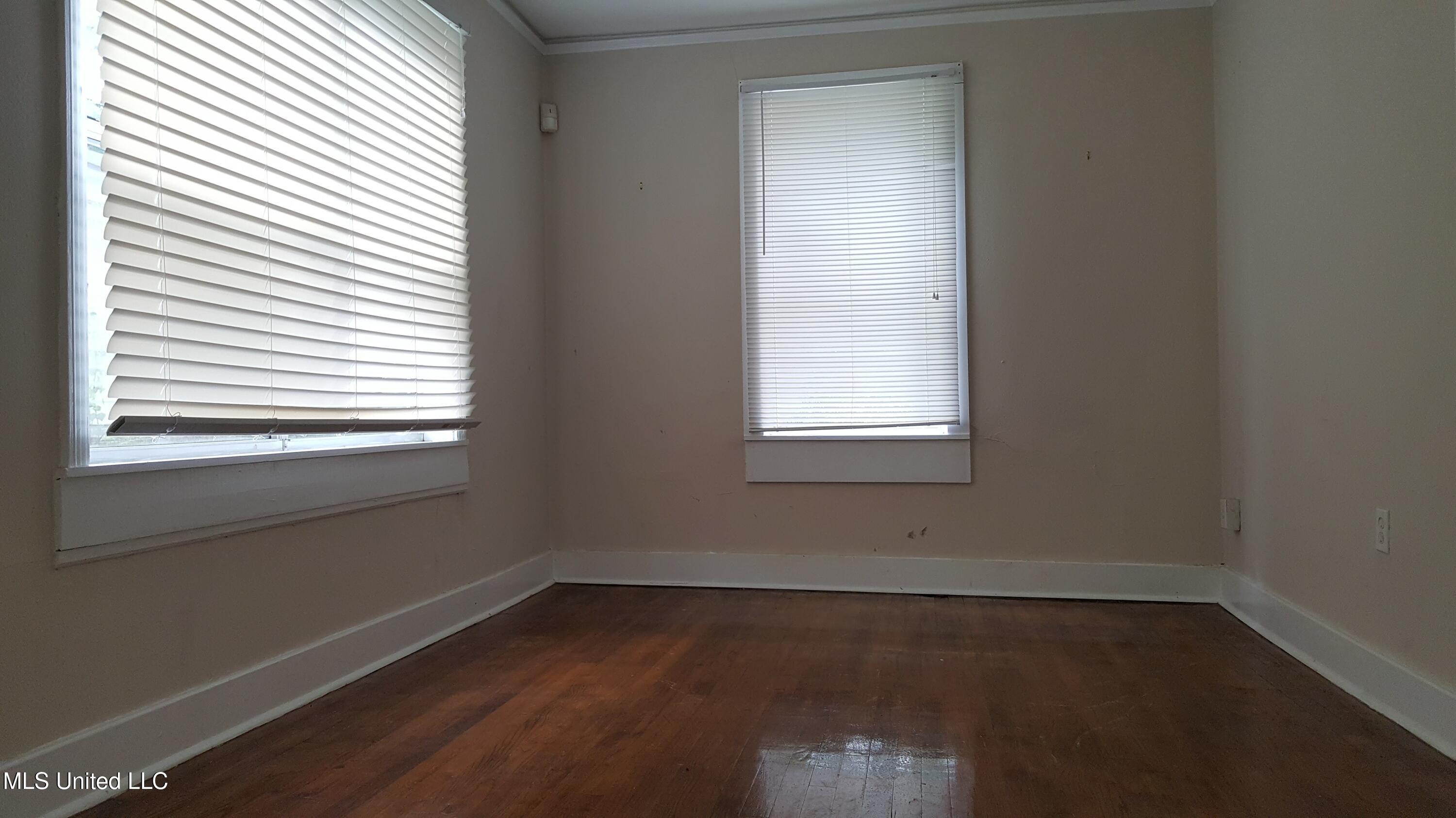 327 Decelle Street Property Photo 7