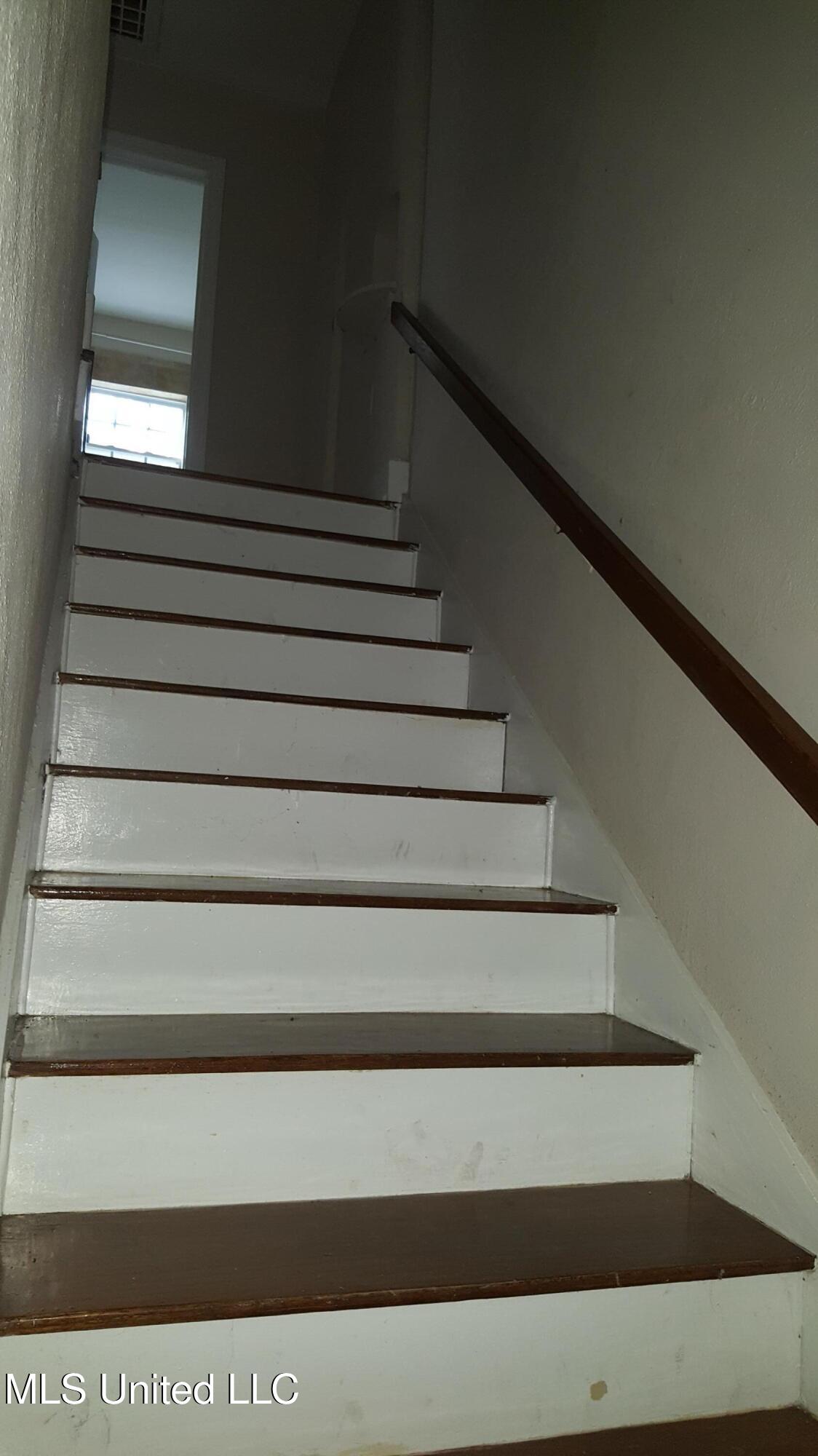 327 Decelle Street Property Photo 8
