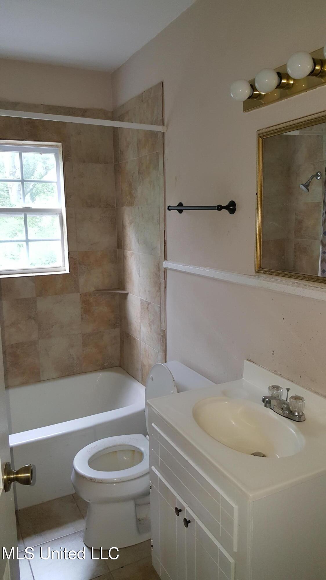 327 Decelle Street Property Photo 12