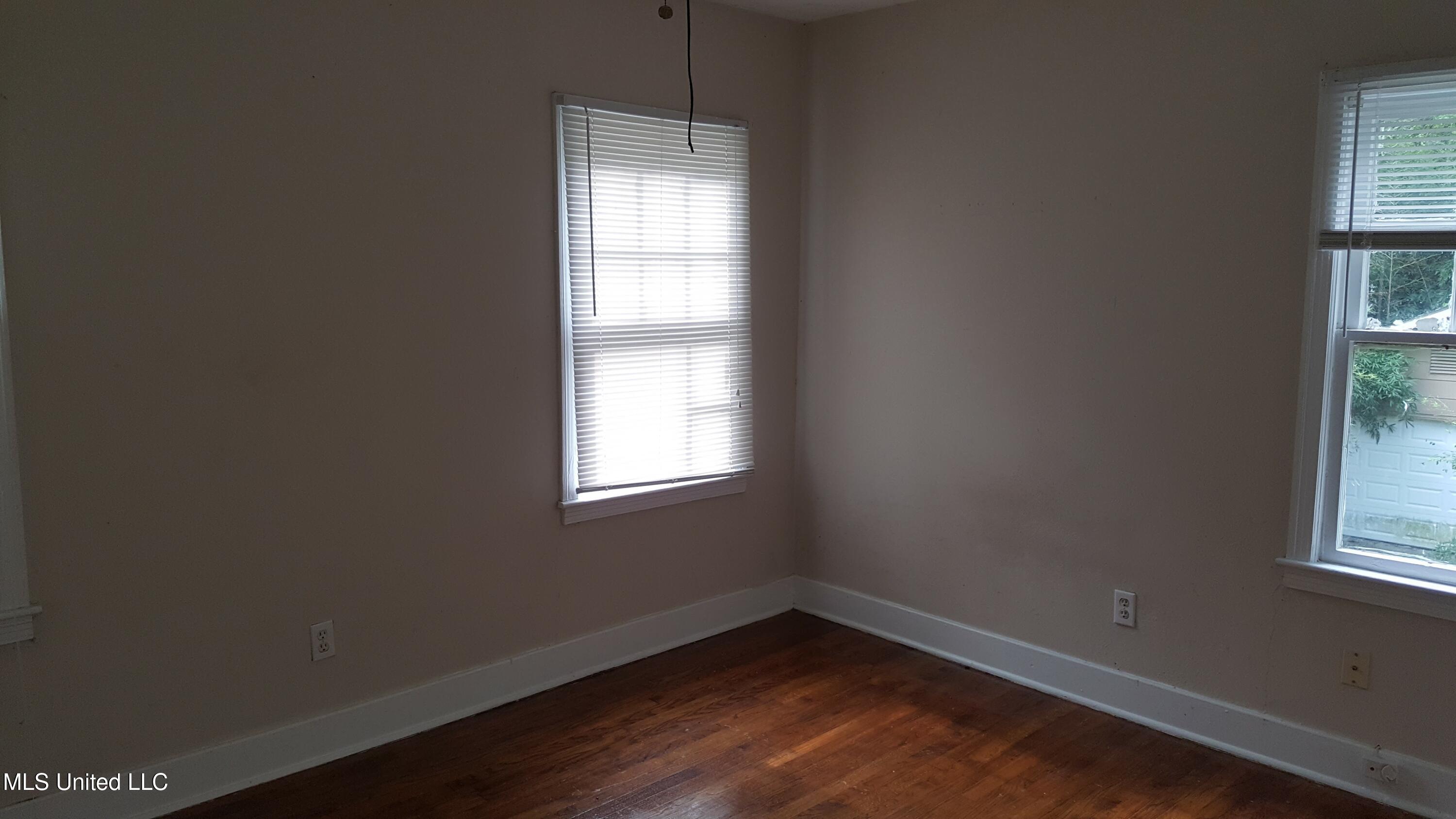 327 Decelle Street Property Photo 13