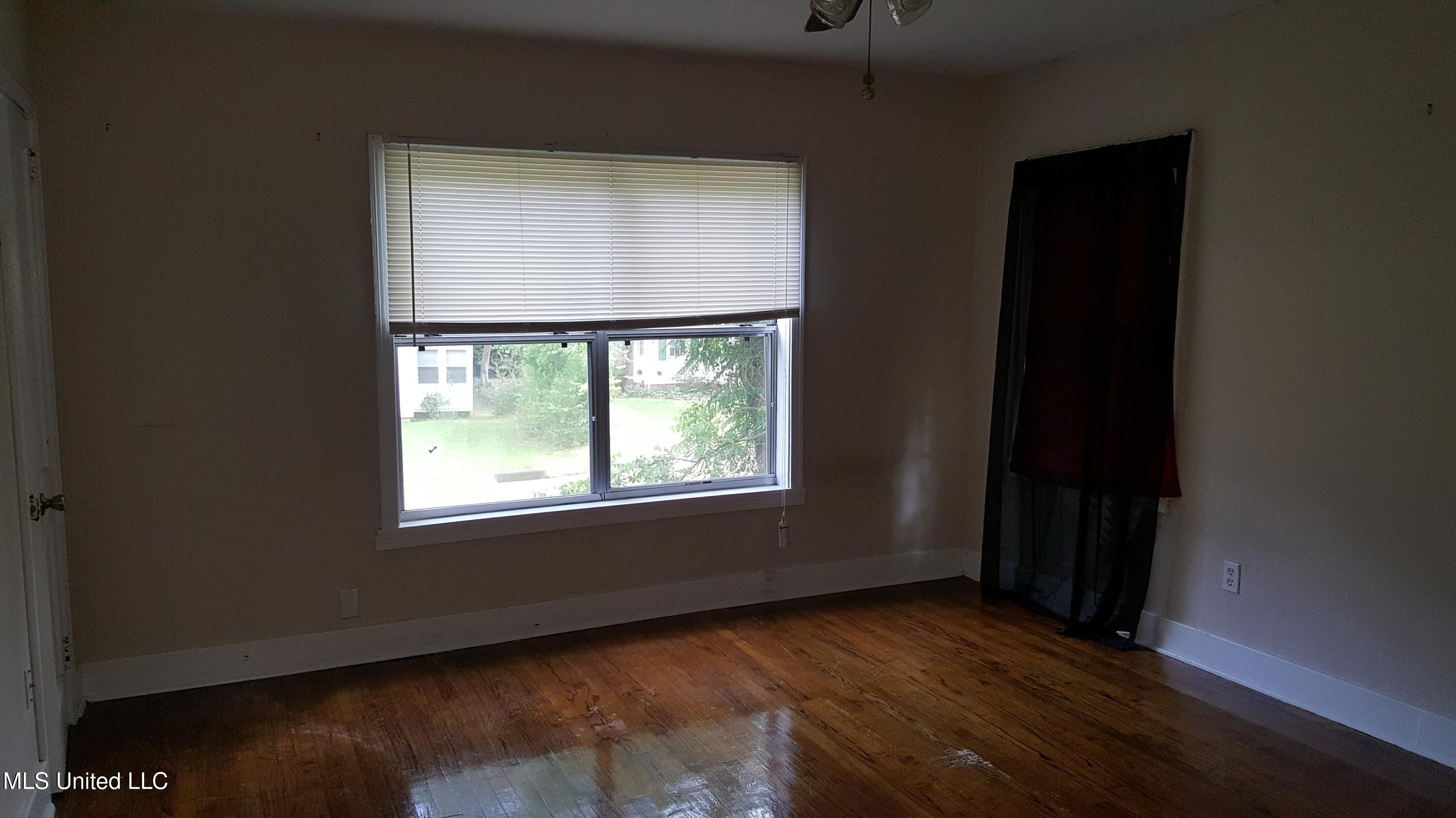 327 Decelle Street Property Photo 14