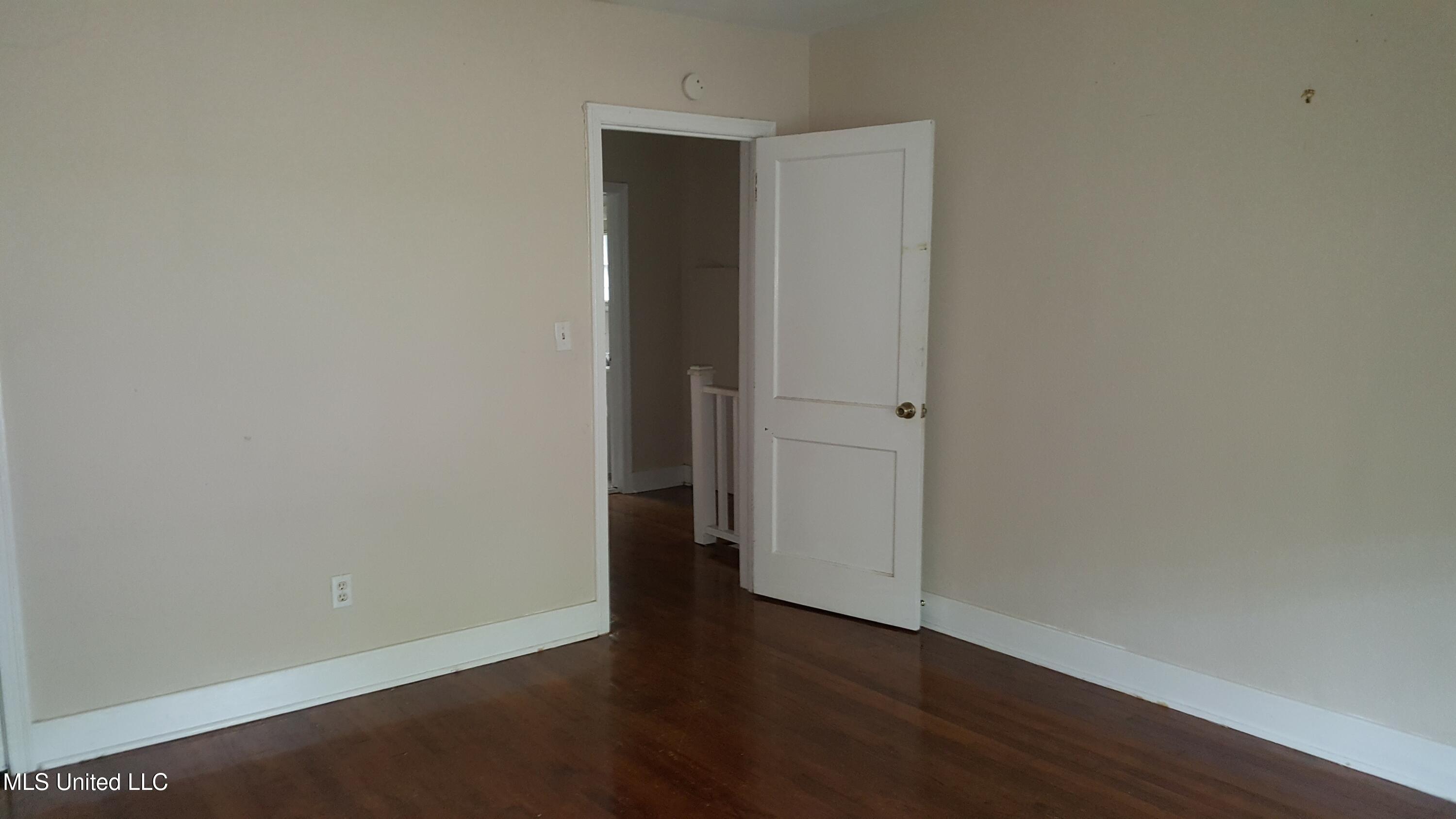 327 Decelle Street Property Photo 15