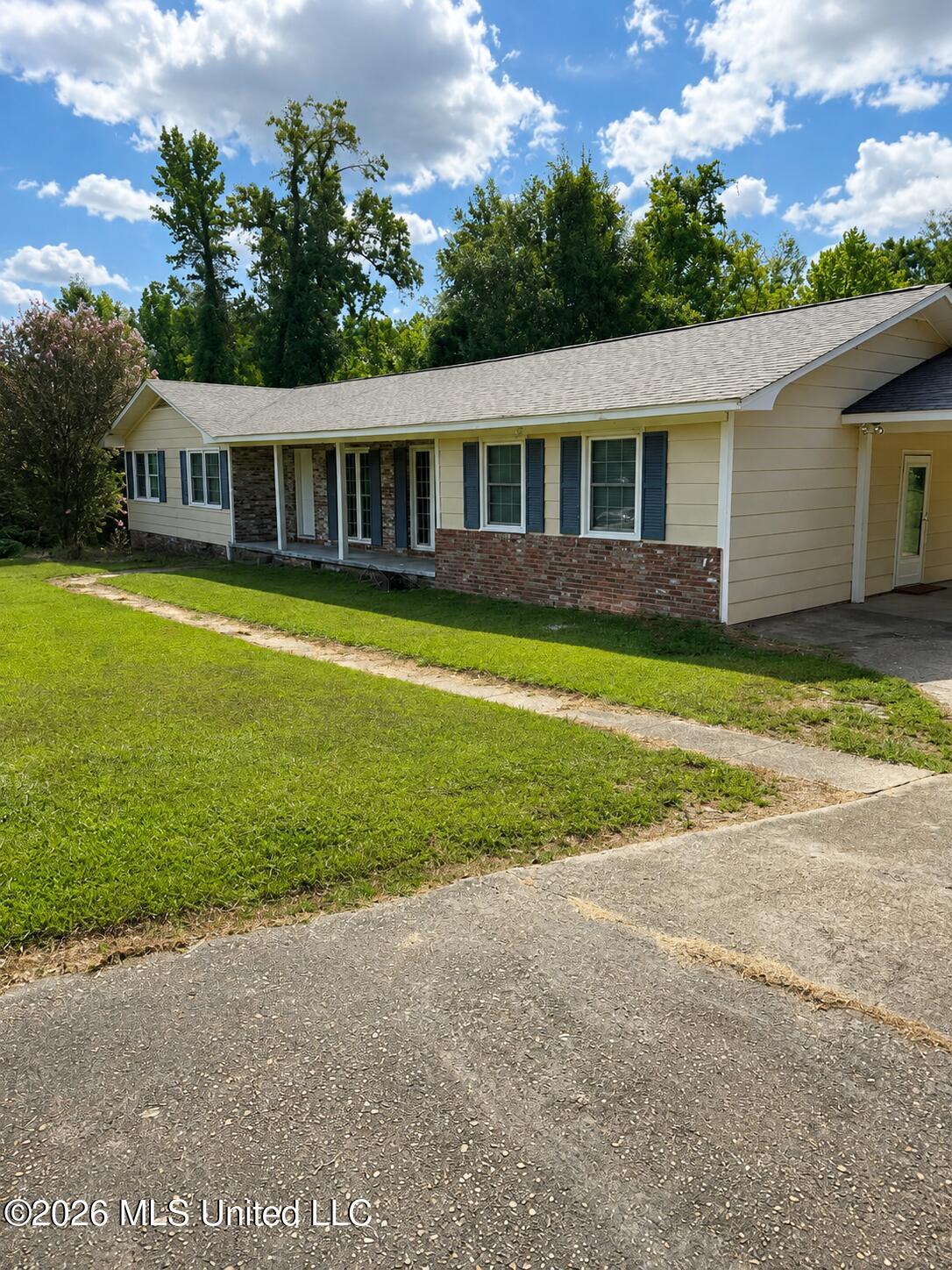 1612 Moonmist Drive Property Photo 3