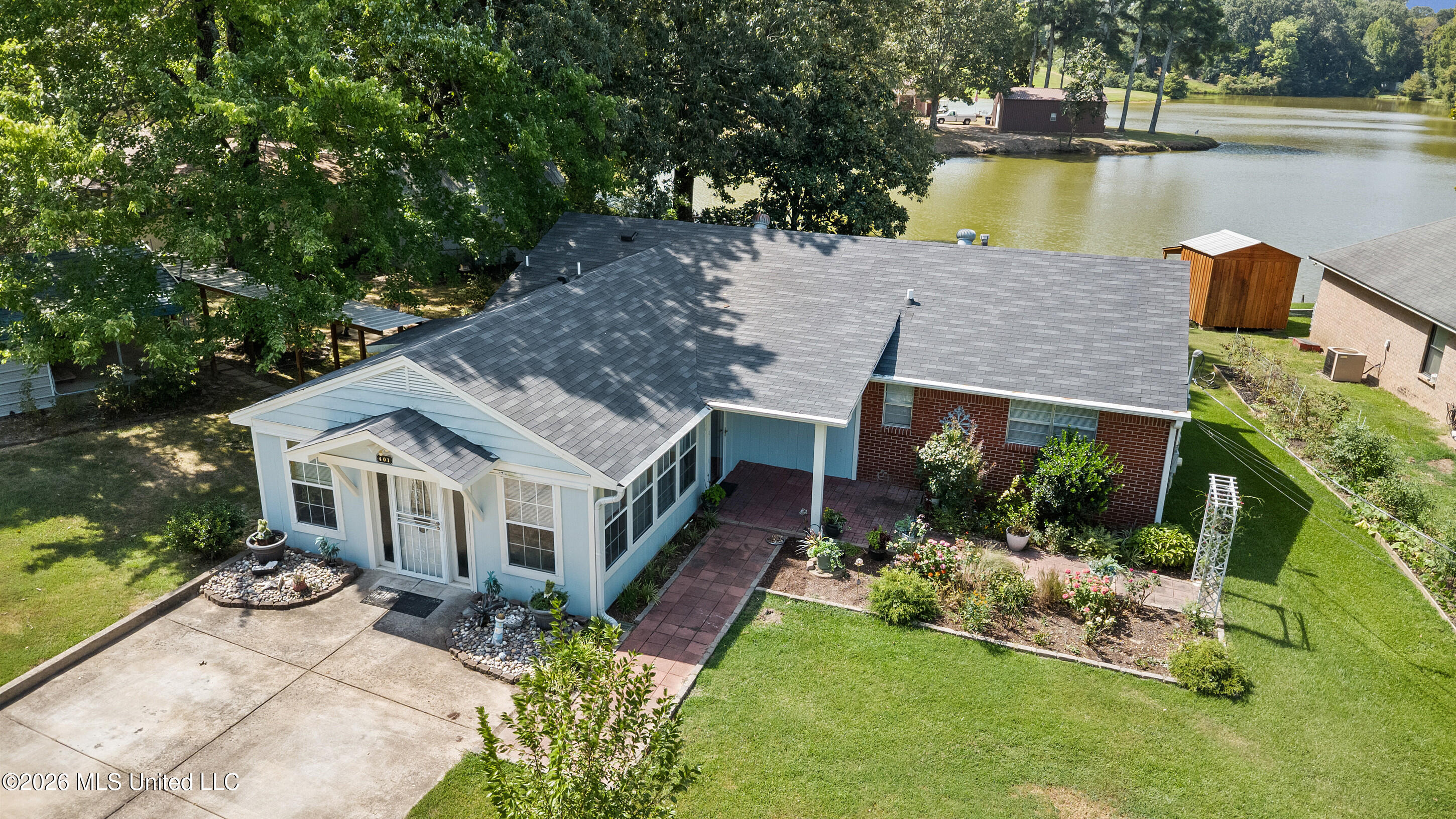 401 Black Bear Cove Property Photo 1