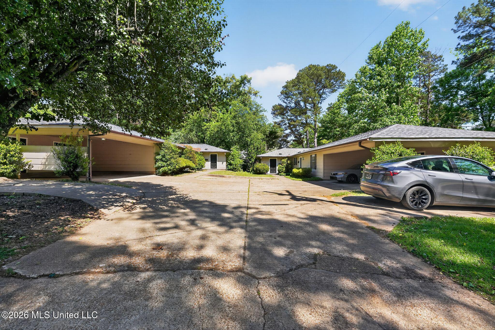 5702-5704 Orchard View Drive Property Photo 3
