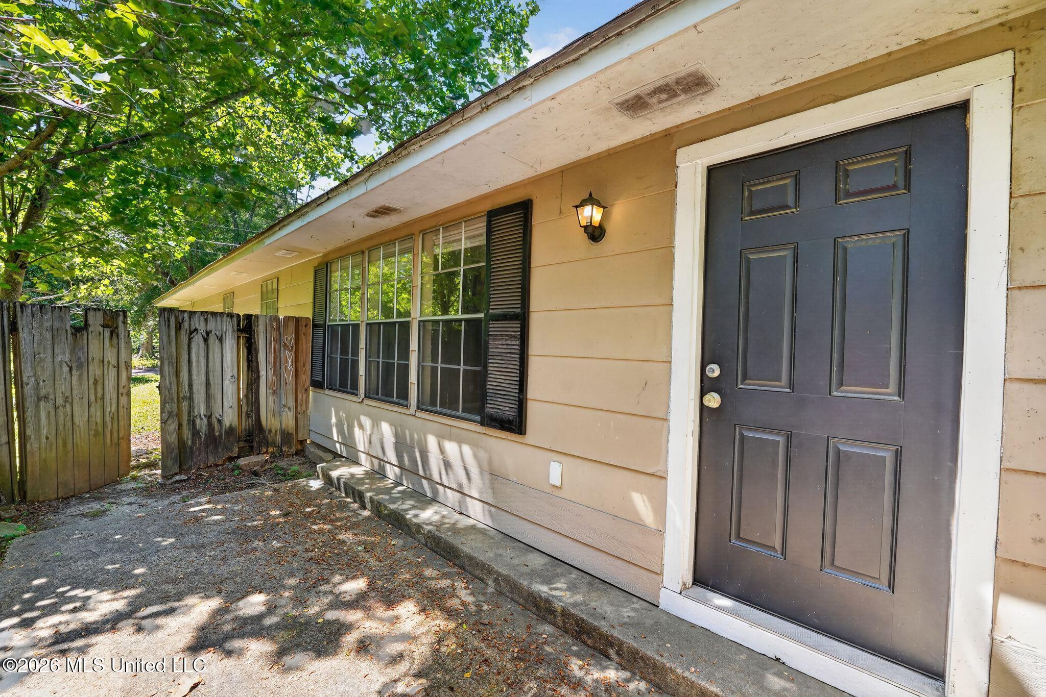 5702-5704 Orchard View Drive Property Photo 4