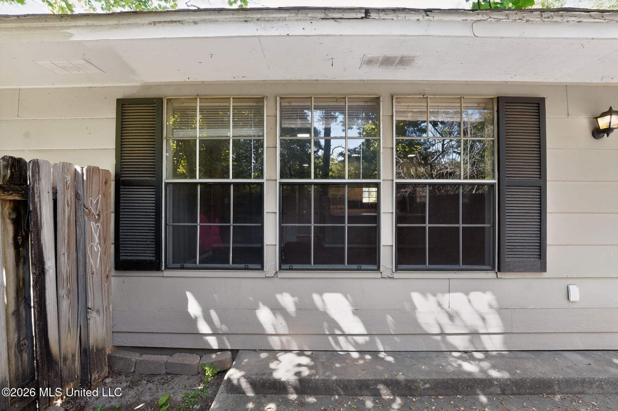 5702-5704 Orchard View Drive Property Photo 5