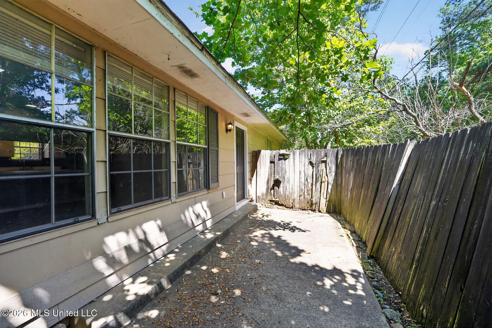 5702-5704 Orchard View Drive Property Photo 6