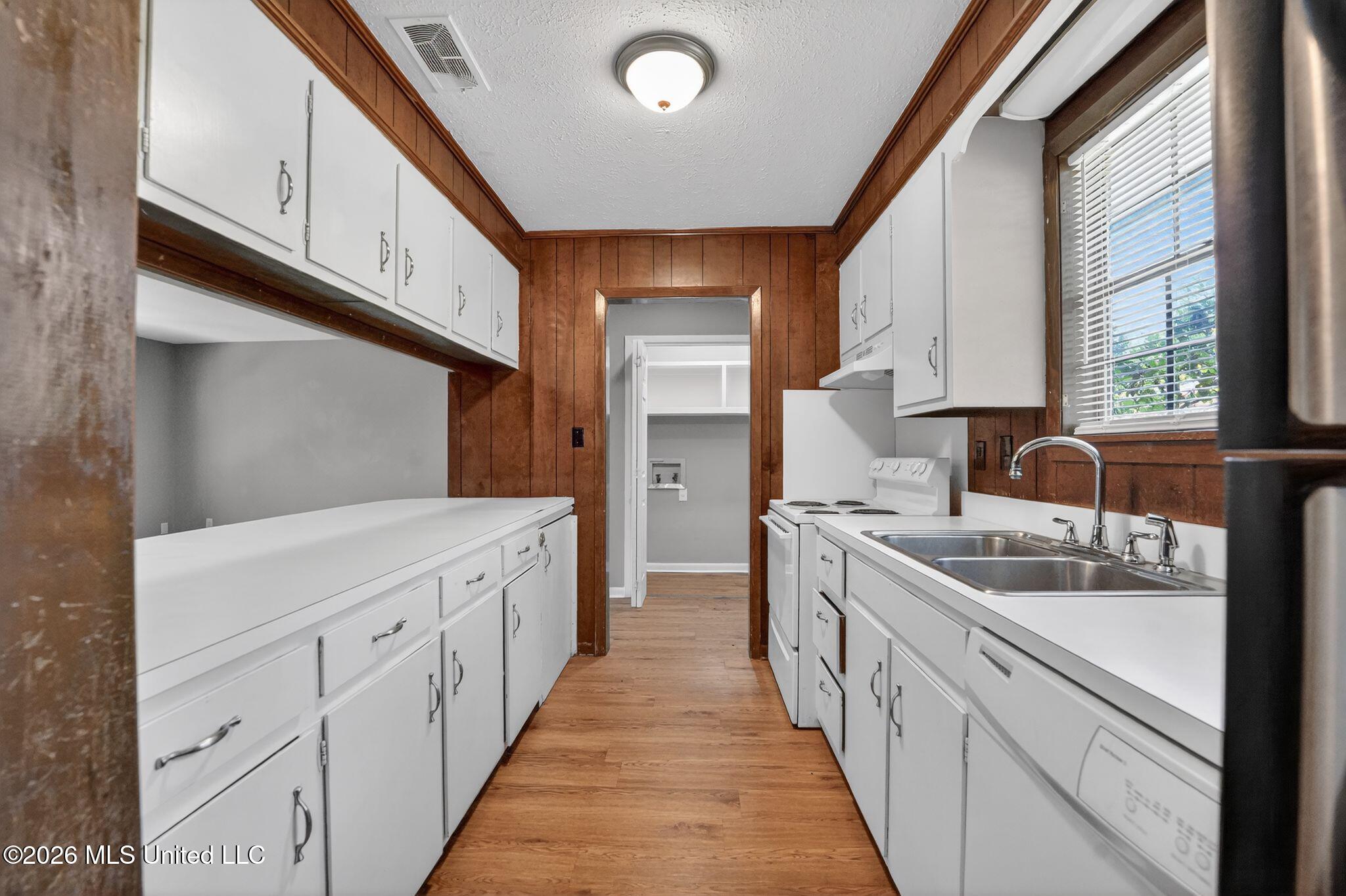 5702-5704 Orchard View Drive Property Photo 14