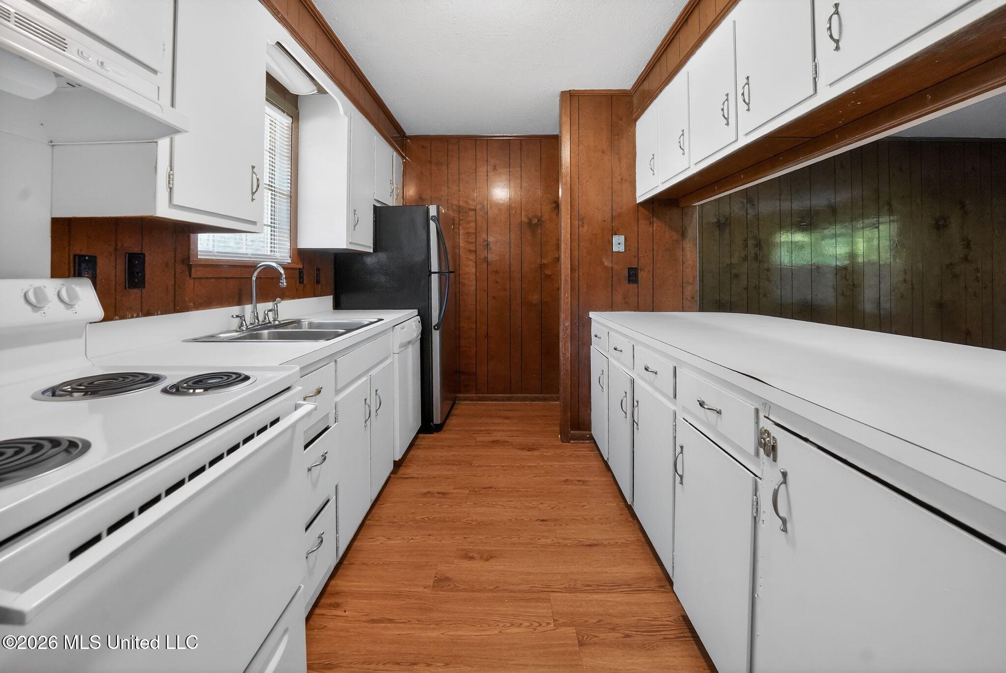 5702-5704 Orchard View Drive Property Photo 15