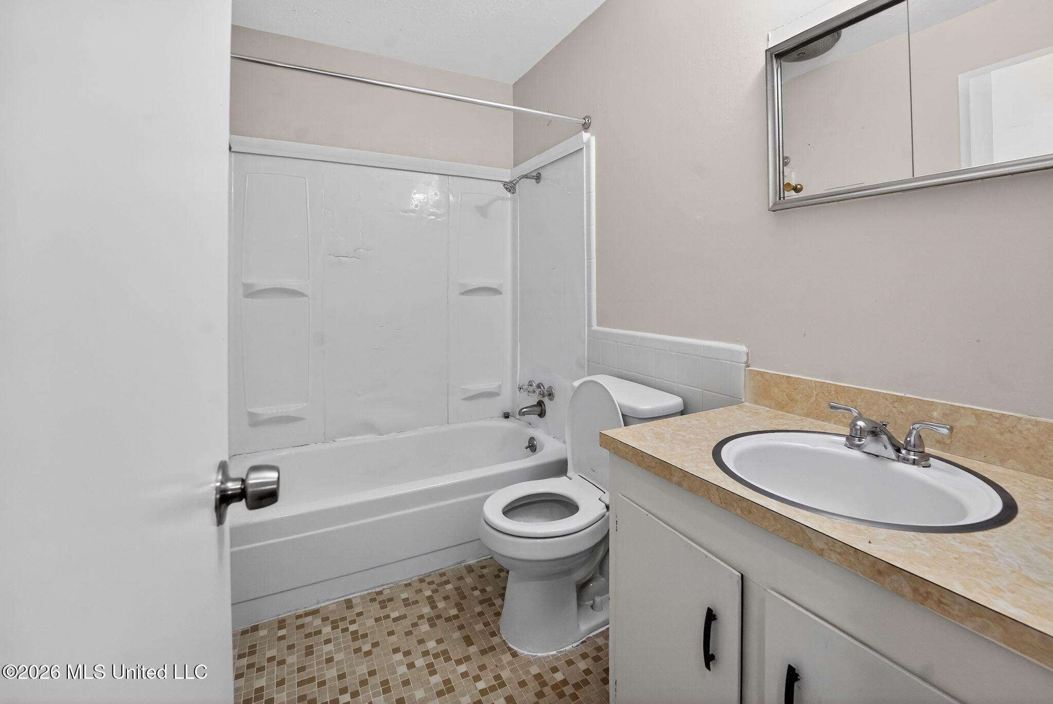 5702-5704 Orchard View Drive Property Photo 25