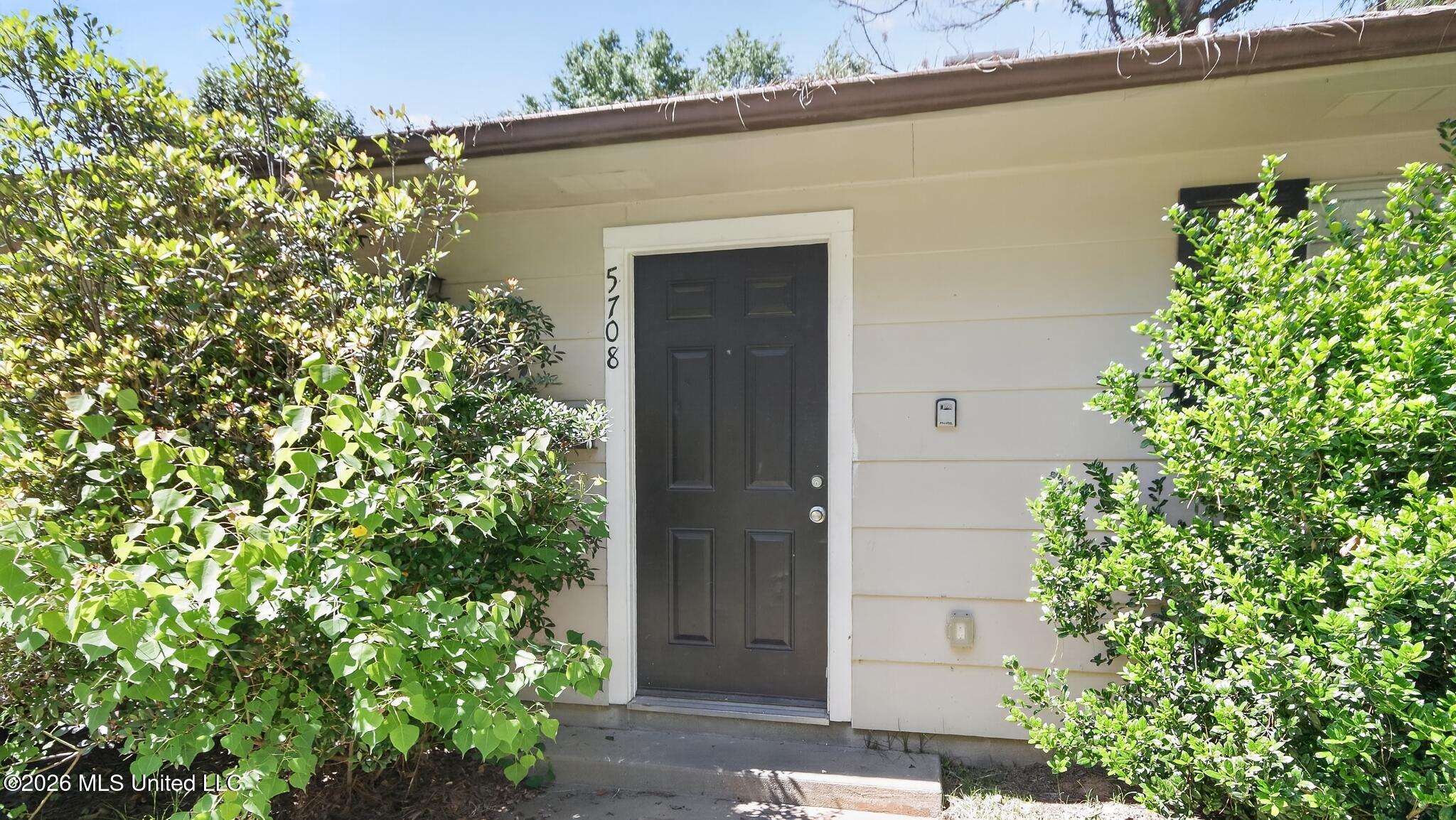 5706-5708 Orchard View Drive Property Photo 4