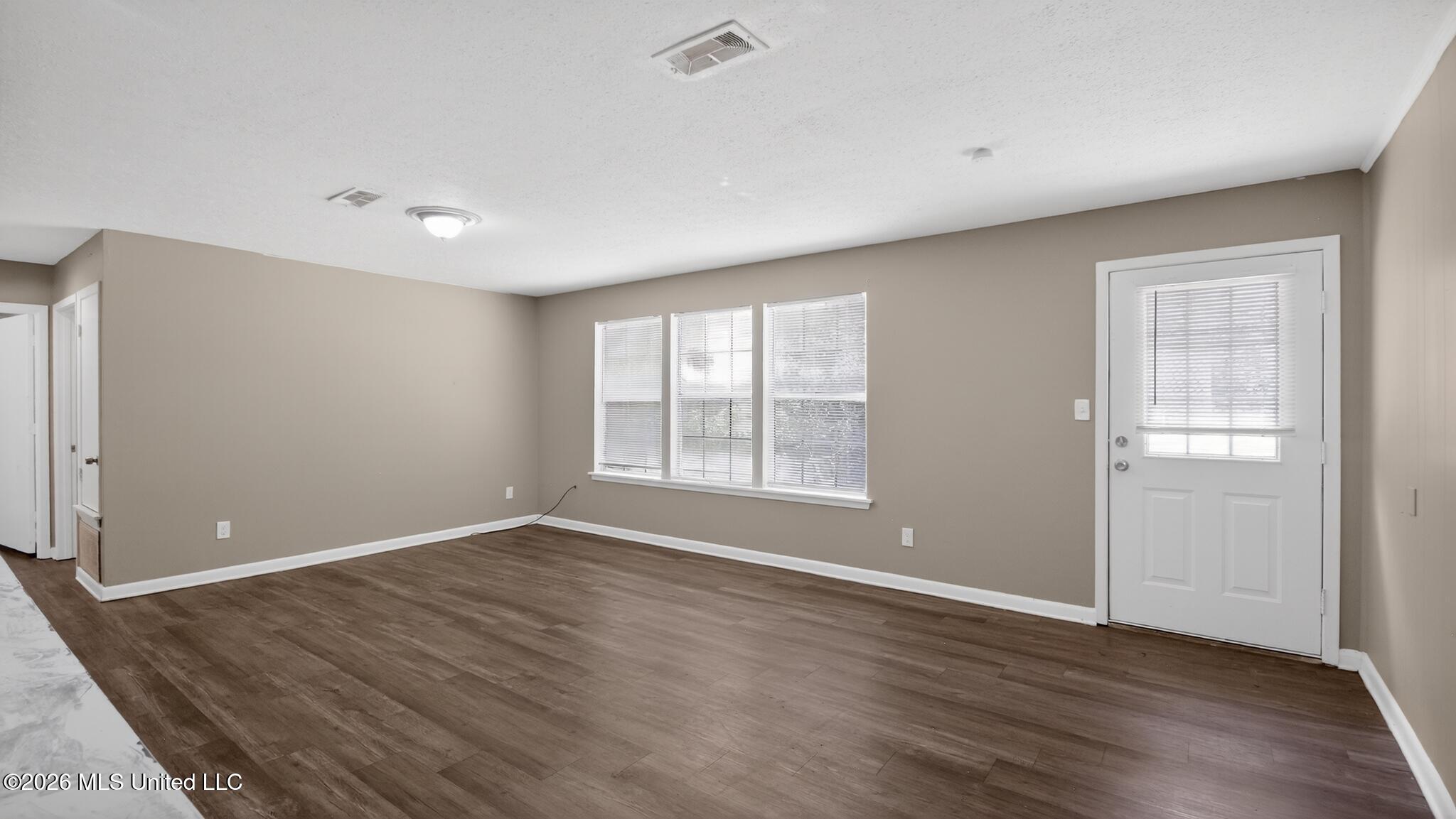 5706-5708 Orchard View Drive Property Photo 5
