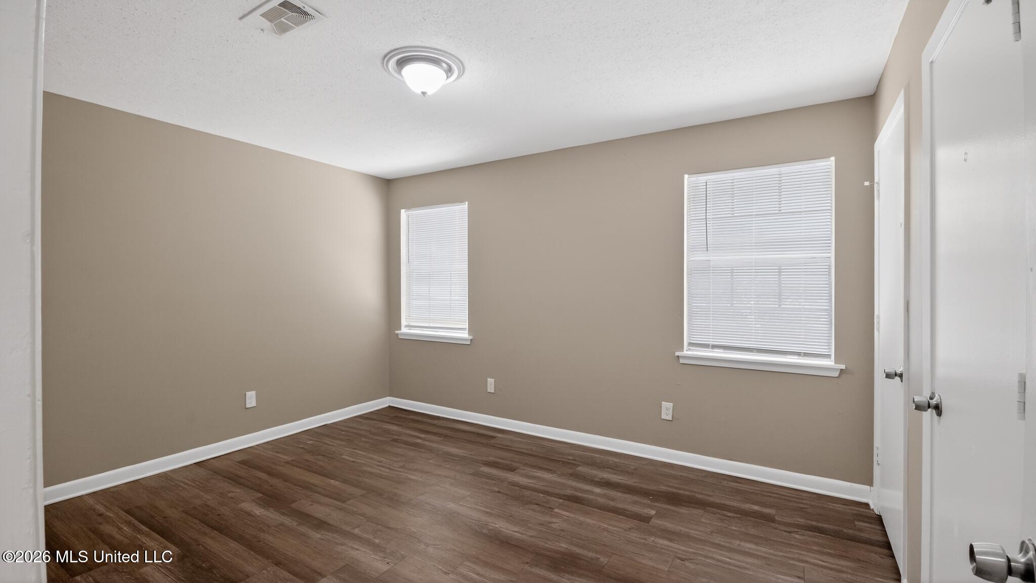5706-5708 Orchard View Drive Property Photo 8
