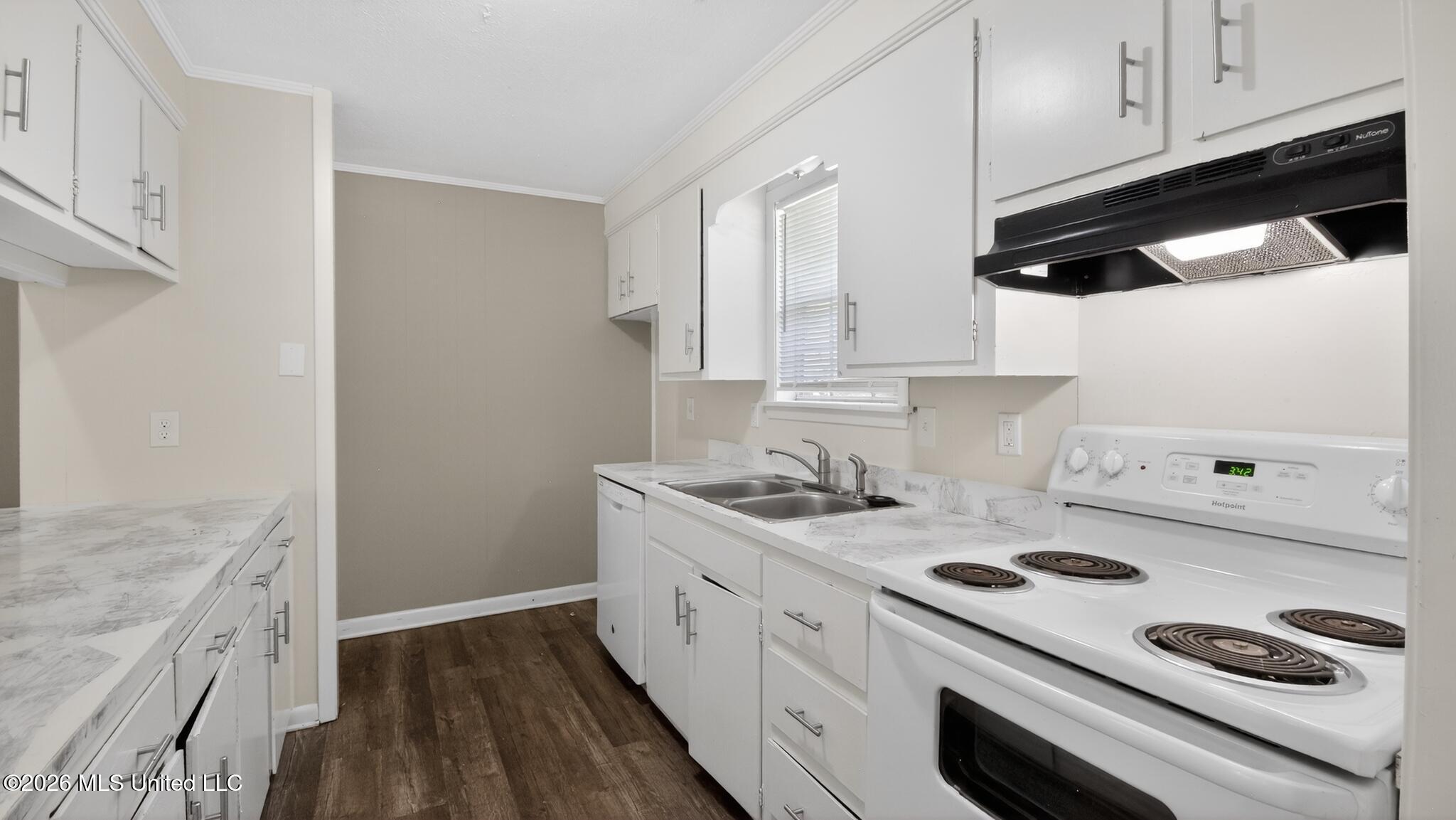 5706-5708 Orchard View Drive Property Photo 10