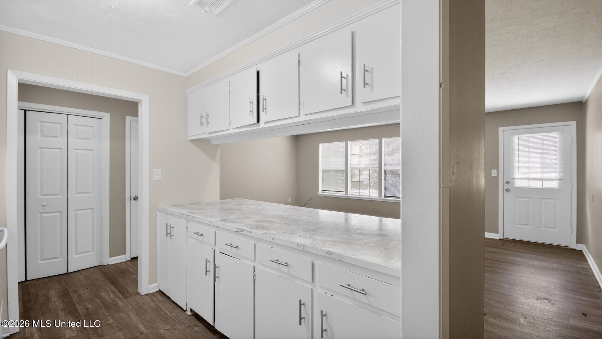 5706-5708 Orchard View Drive Property Photo 11