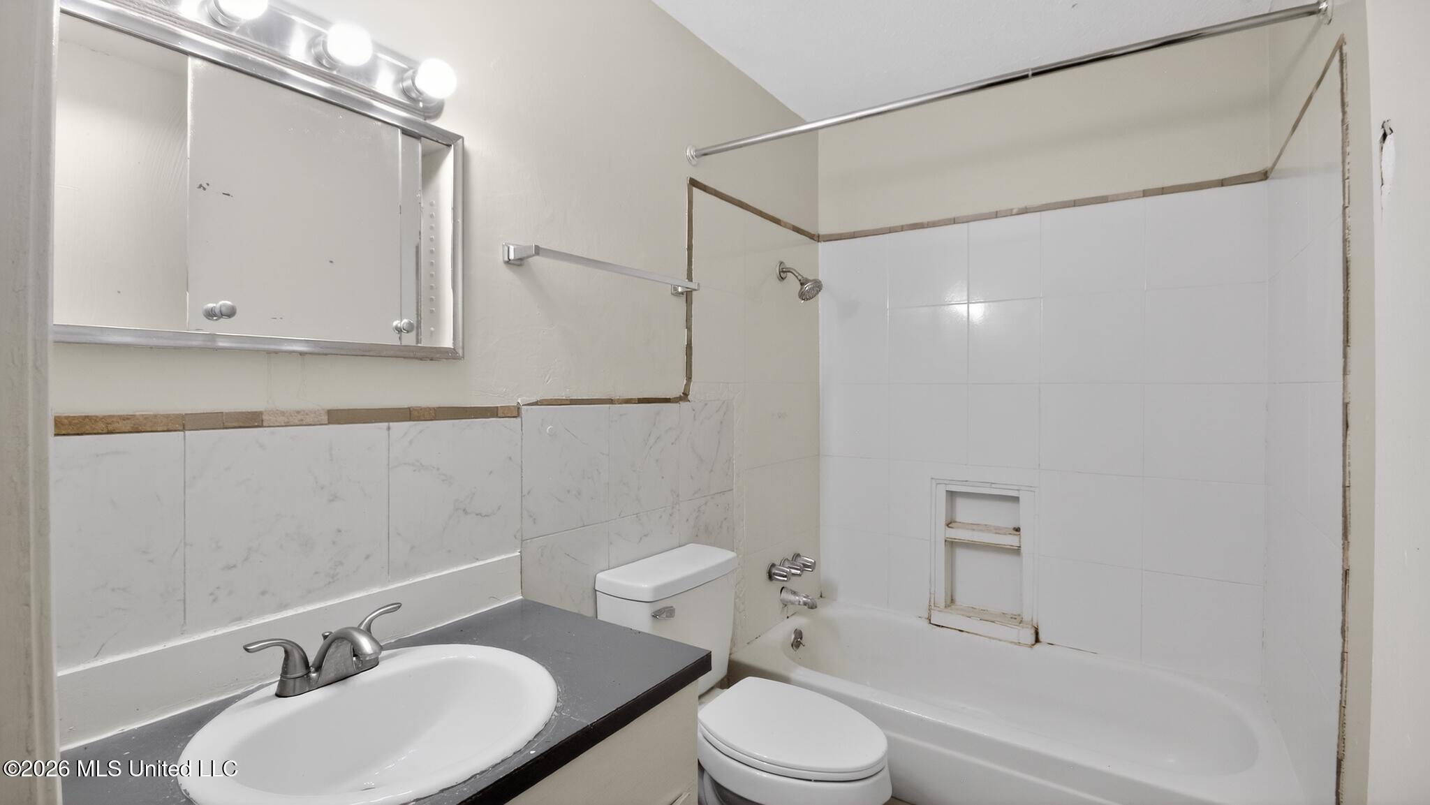5706-5708 Orchard View Drive Property Photo 15