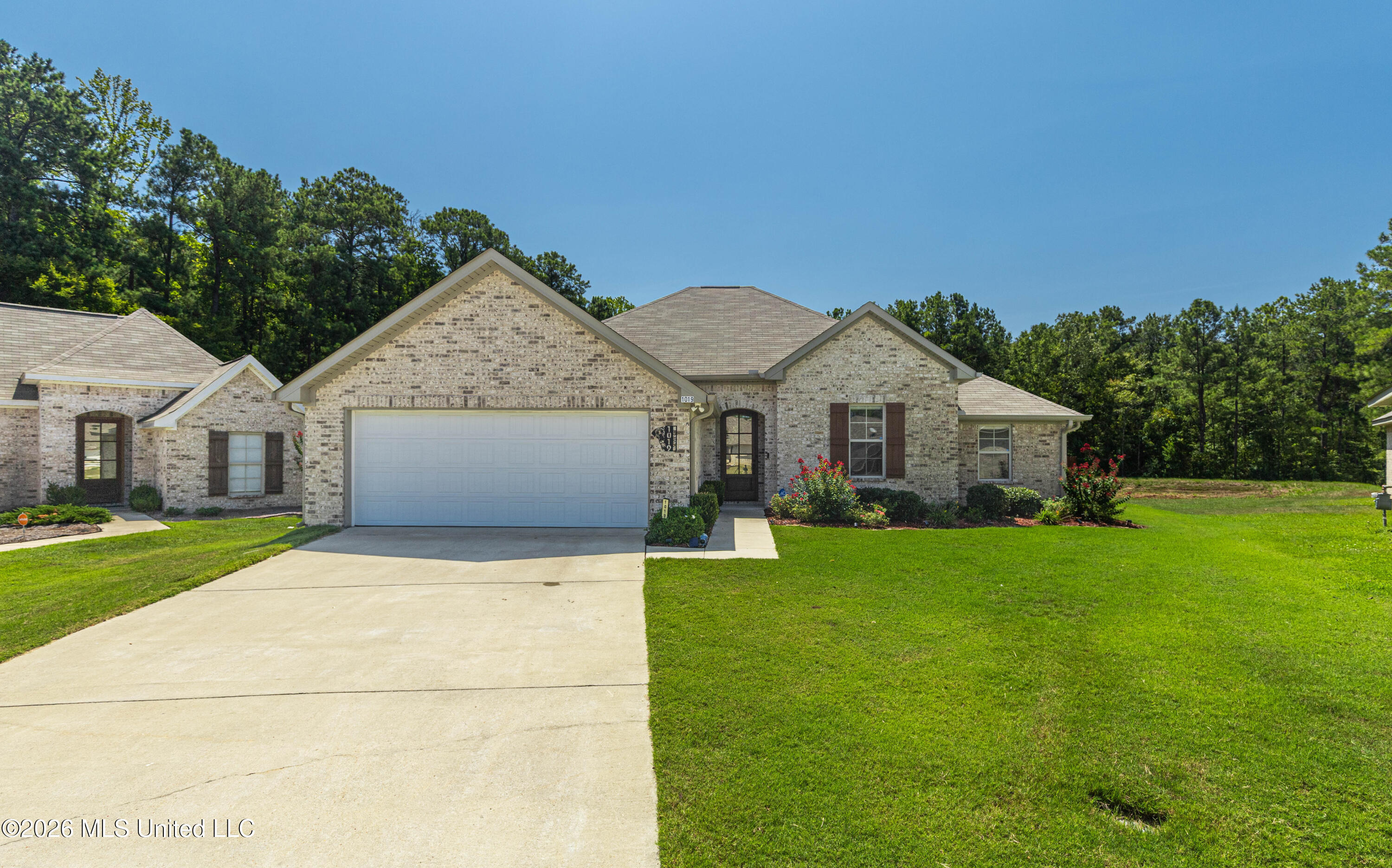 1019 Silver Circle Property Photo 1