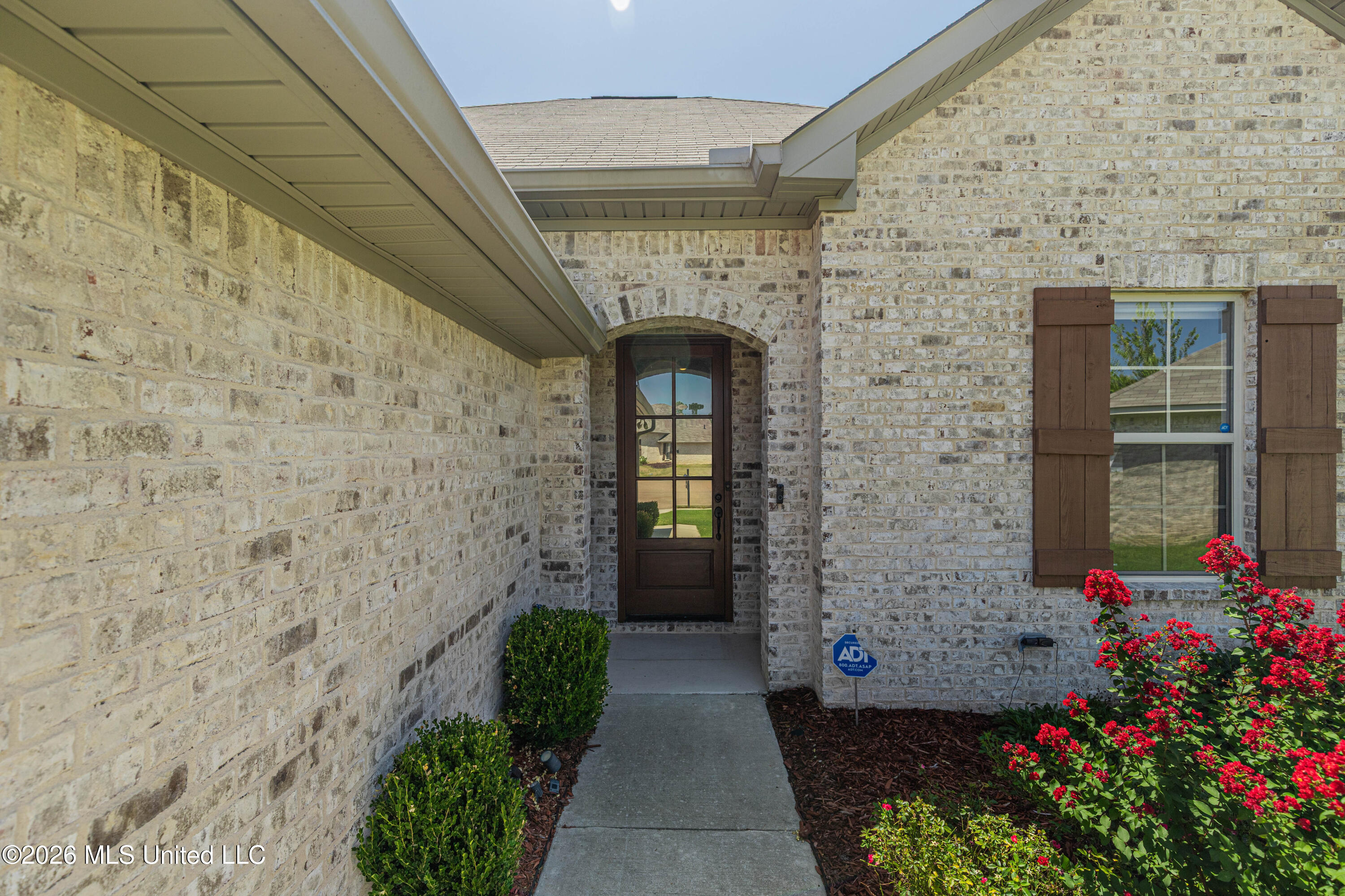 1019 Silver Circle Property Photo 6